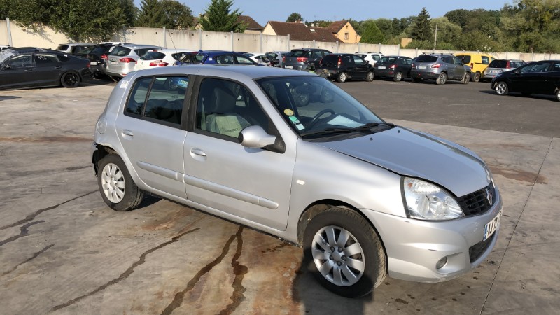 Anti brouillard gauche (feux) pour RENAULT CLIO 2 CAMPUS PHASE 1 Anti brouillard gauche (feux) pour RENAULT CLIO 2 CAMPUS PHASE 1