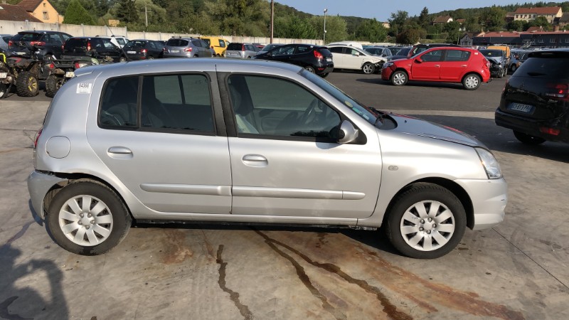 Anti brouillard gauche (feux) pour RENAULT CLIO 2 CAMPUS PHASE 1 Anti brouillard gauche (feux) pour RENAULT CLIO 2 CAMPUS PHASE 1