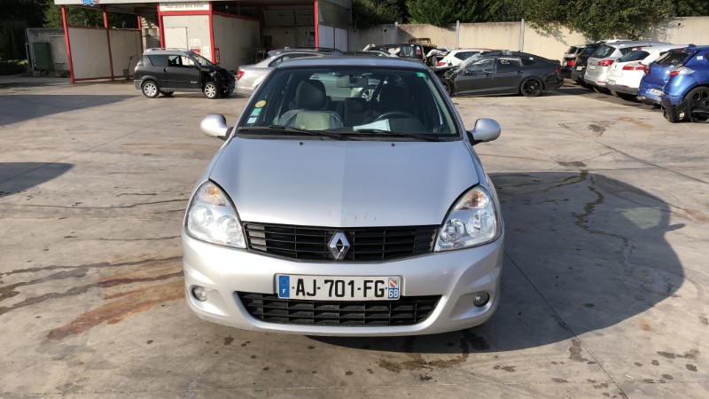 Anti brouillard gauche (feux) pour RENAULT CLIO 2 CAMPUS PHASE 1 Anti brouillard gauche (feux) pour RENAULT CLIO 2 CAMPUS PHASE 1