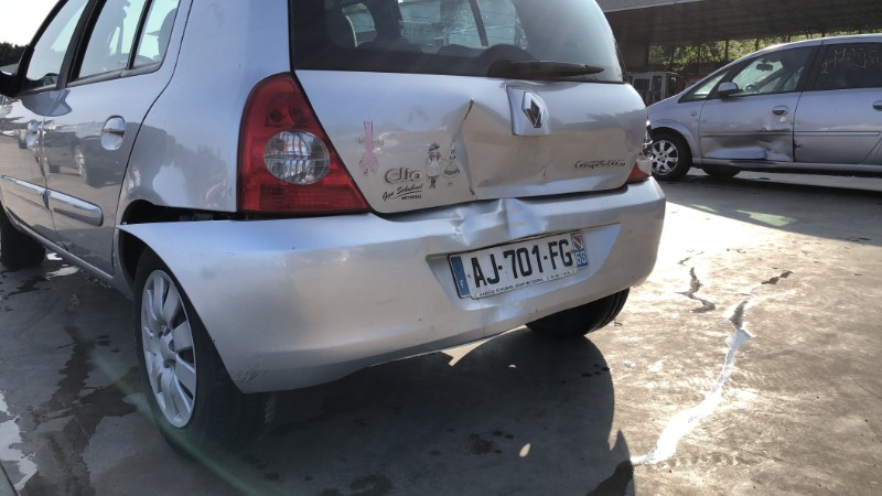 Anti brouillard gauche (feux) pour RENAULT CLIO 2 CAMPUS PHASE 1 Anti brouillard gauche (feux) pour RENAULT CLIO 2 CAMPUS PHASE 1