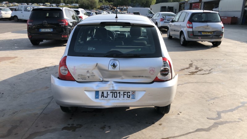 Anti brouillard gauche (feux) pour RENAULT CLIO 2 CAMPUS PHASE 1 Anti brouillard gauche (feux) pour RENAULT CLIO 2 CAMPUS PHASE 1