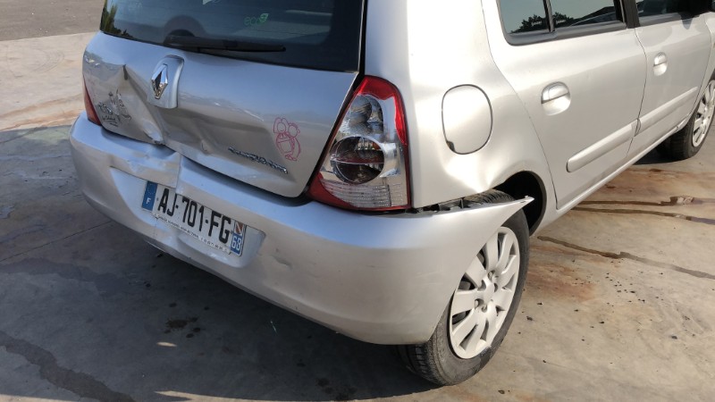 Anti brouillard gauche (feux) pour RENAULT CLIO 2 CAMPUS PHASE 1 Anti brouillard gauche (feux) pour RENAULT CLIO 2 CAMPUS PHASE 1