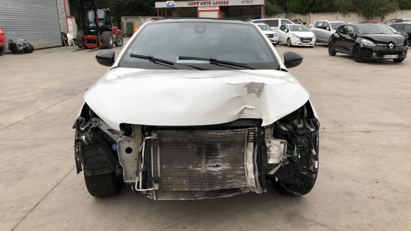 Facade autoradio pour PEUGEOT 308 2 SW PHASE 2 BREAK Facade autoradio pour PEUGEOT 308 2 SW PHASE 2 BREAK