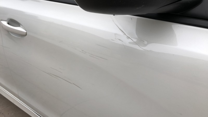 Facade autoradio pour PEUGEOT 308 2 SW PHASE 2 BREAK Facade autoradio pour PEUGEOT 308 2 SW PHASE 2 BREAK