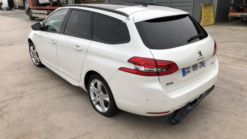 Facade autoradio pour PEUGEOT 308 2 SW PHASE 2 BREAK Facade autoradio pour PEUGEOT 308 2 SW PHASE 2 BREAK