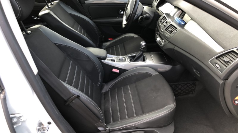 Ecran GPS pour RENAULT LAGUNA 3 PHASE 2 Ecran GPS pour RENAULT LAGUNA 3 PHASE 2