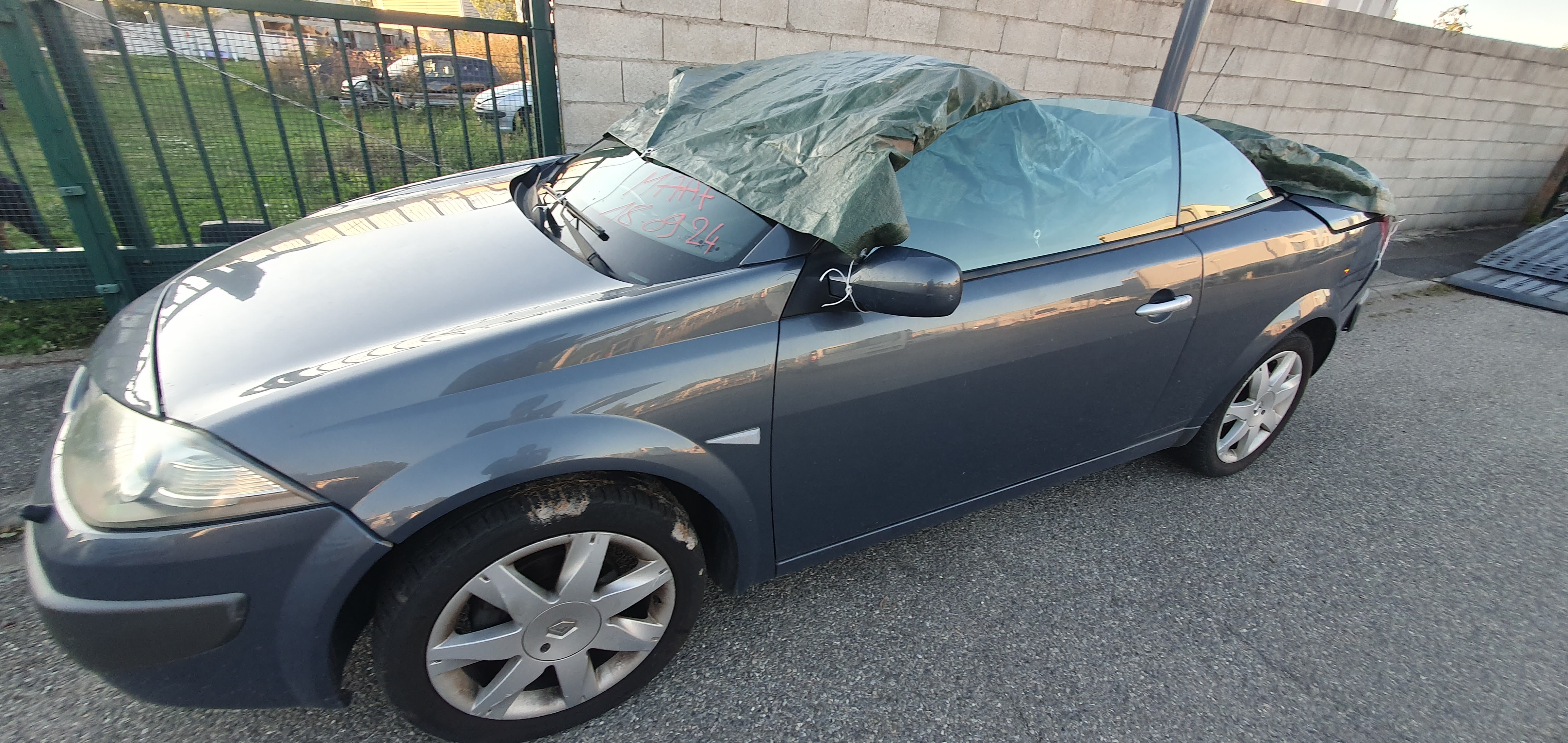 Aile avant droit pour RENAULT MEGANE 2 PHASE 2 CABRIOLET Aile avant droit pour RENAULT MEGANE 2 PHASE 2 CABRIOLET