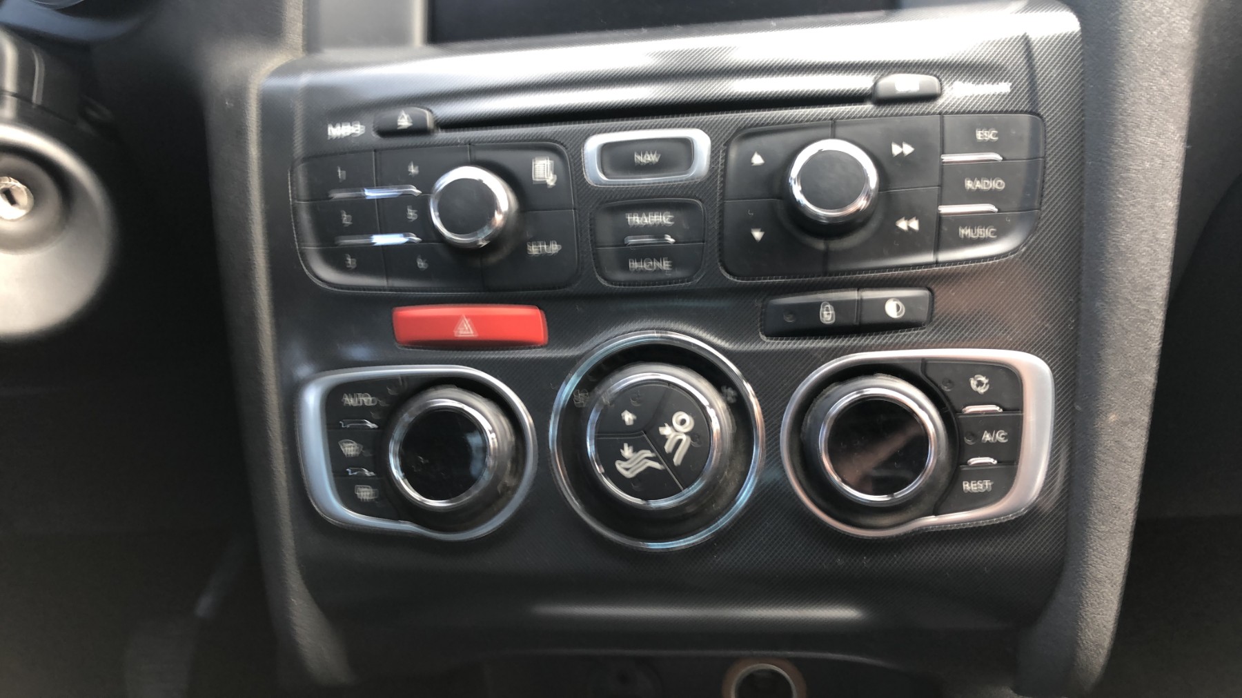 Pare boue avant gauche pour CITROEN C4 2 PHASE 1 Pare boue avant gauche pour CITROEN C4 2 PHASE 1