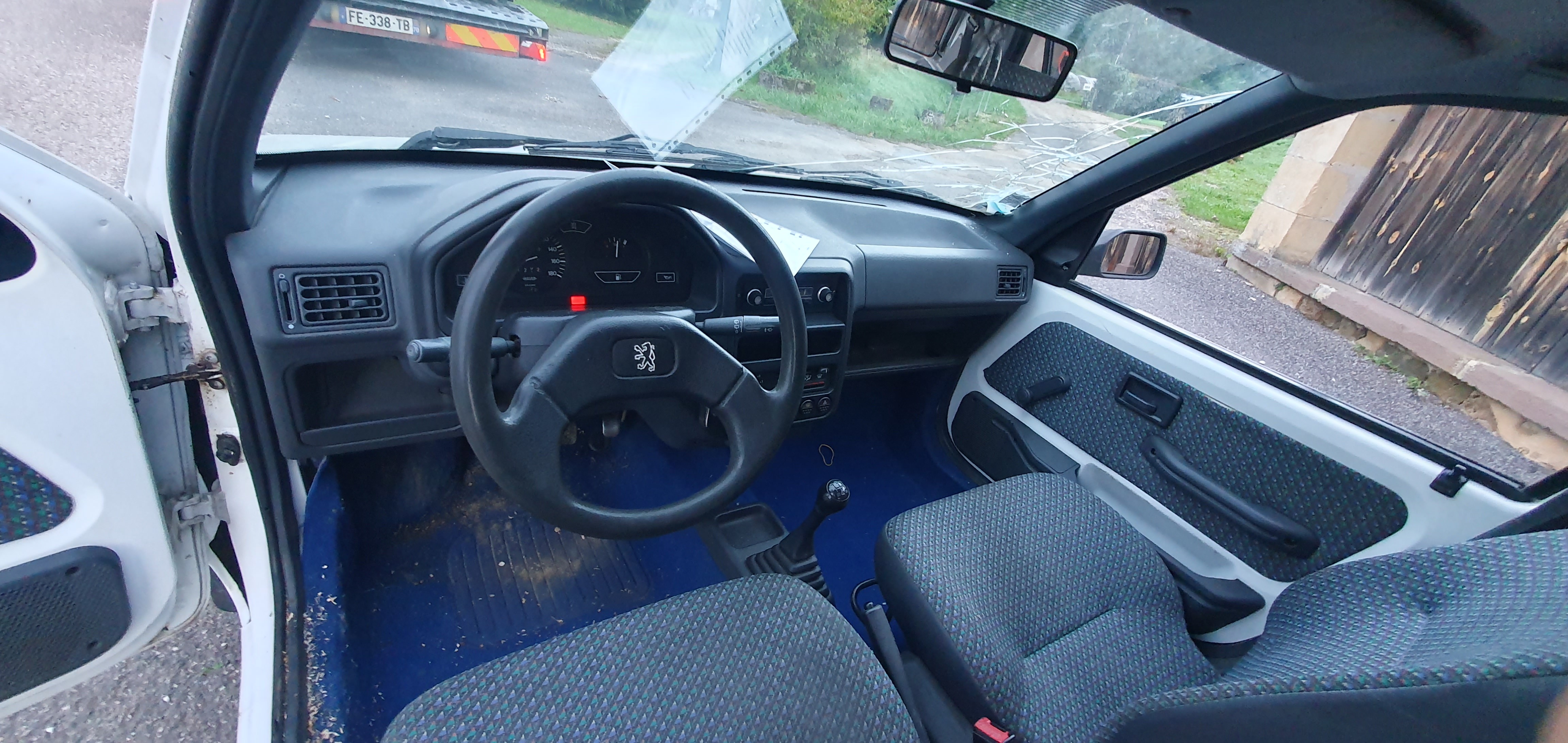 Pare choc arriere pour PEUGEOT 106 PHASE 1 Pare choc arriere pour PEUGEOT 106 PHASE 1