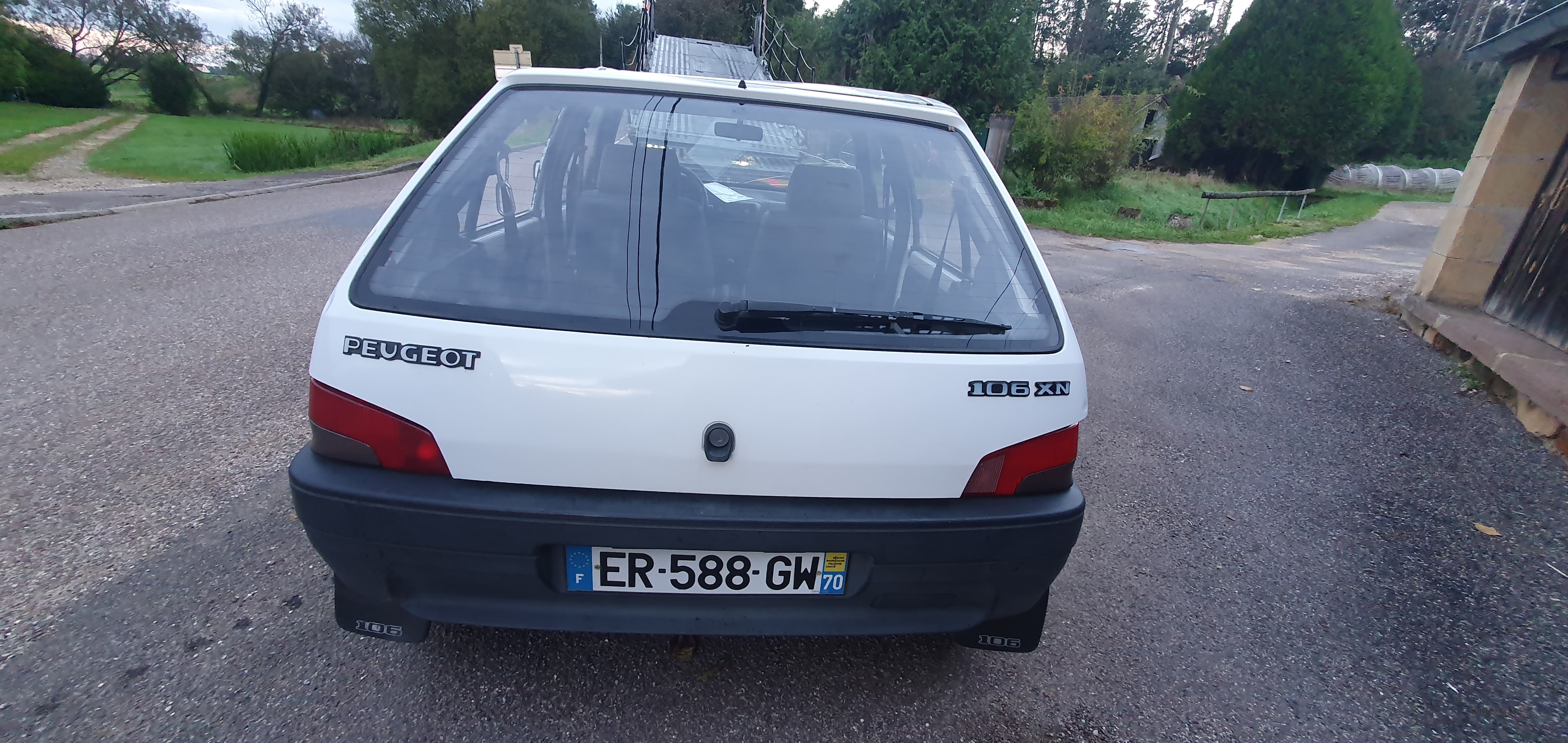 Pare choc arriere pour PEUGEOT 106 PHASE 1 Pare choc arriere pour PEUGEOT 106 PHASE 1