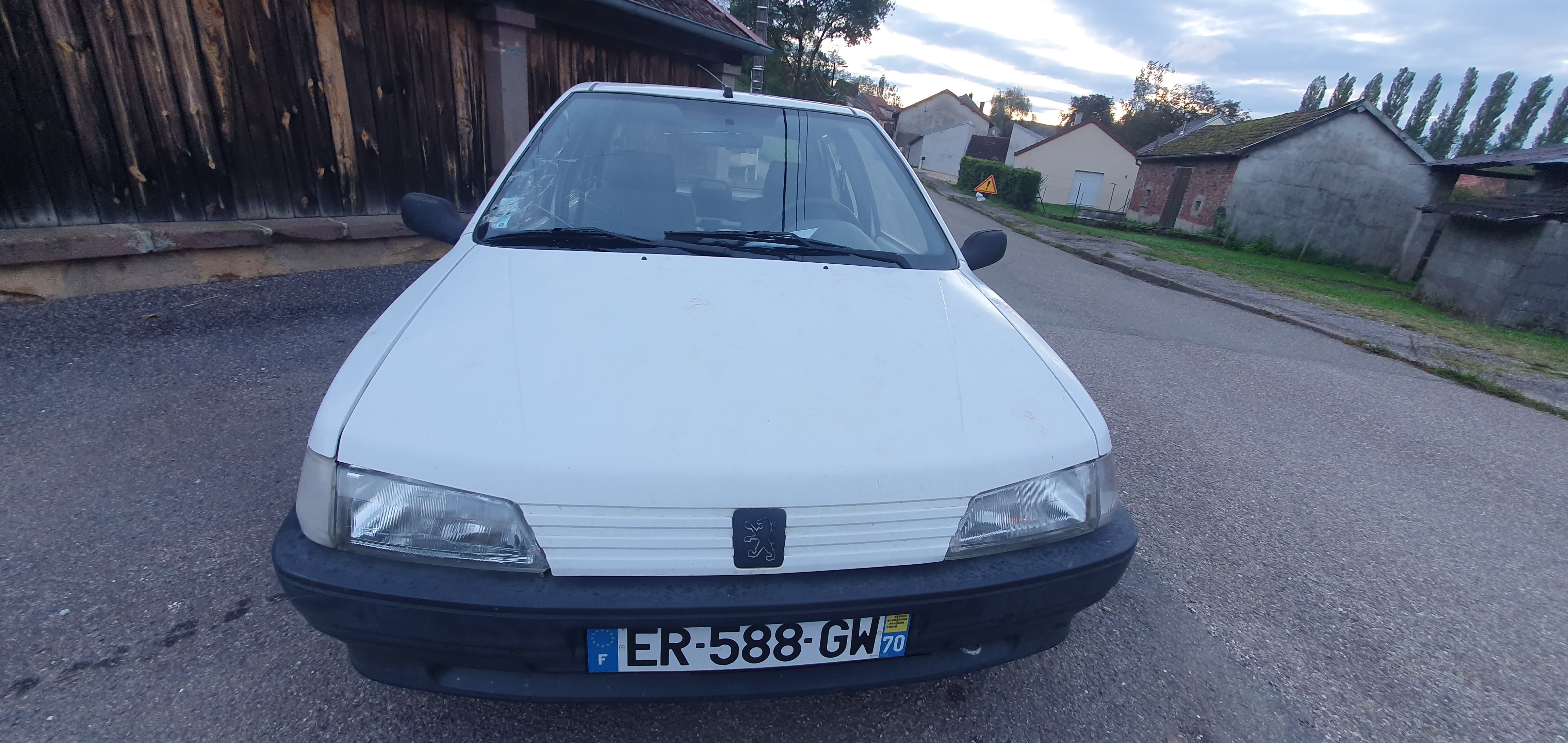Pare choc arriere pour PEUGEOT 106 PHASE 1 Pare choc arriere pour PEUGEOT 106 PHASE 1