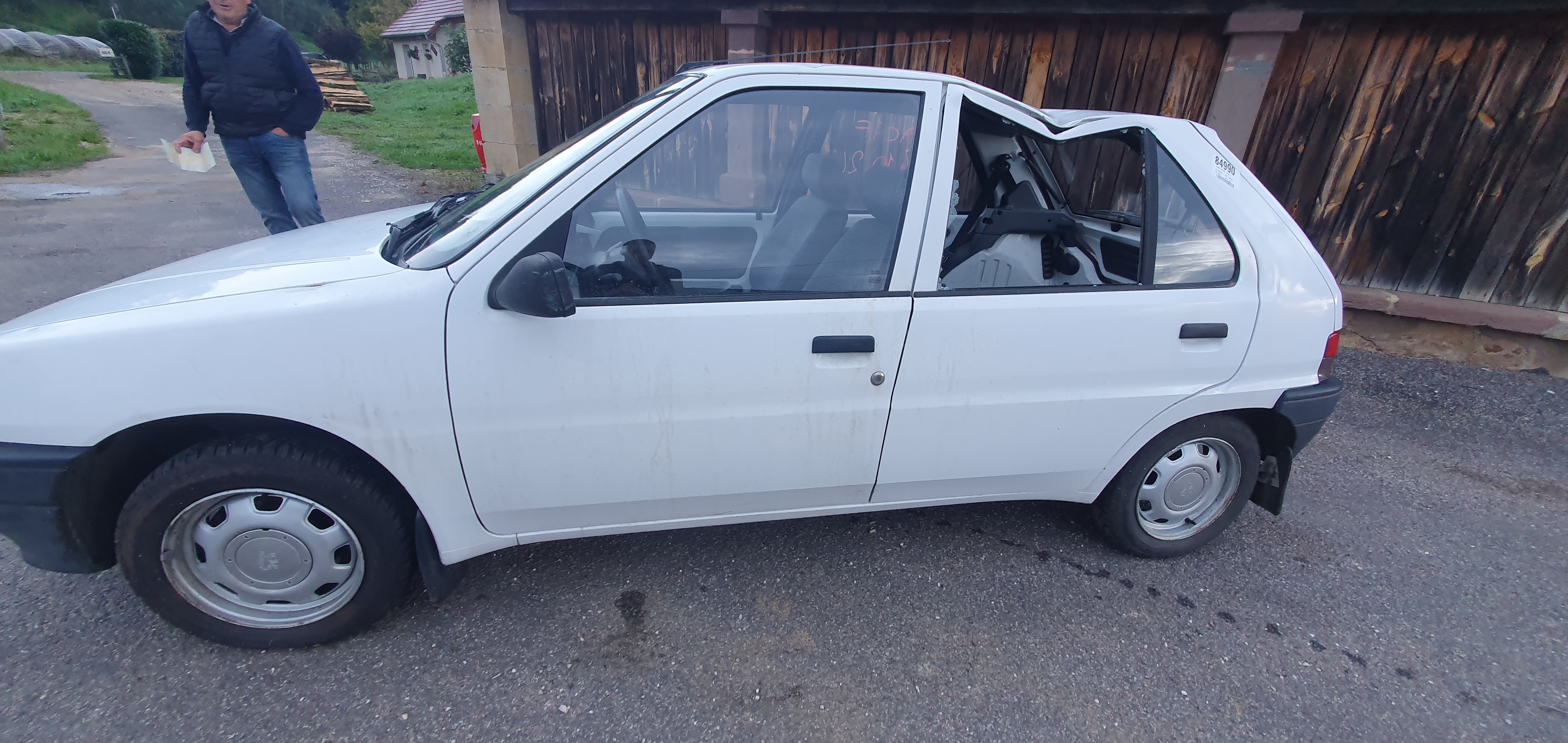 Pare choc arriere pour PEUGEOT 106 PHASE 1 Pare choc arriere pour PEUGEOT 106 PHASE 1