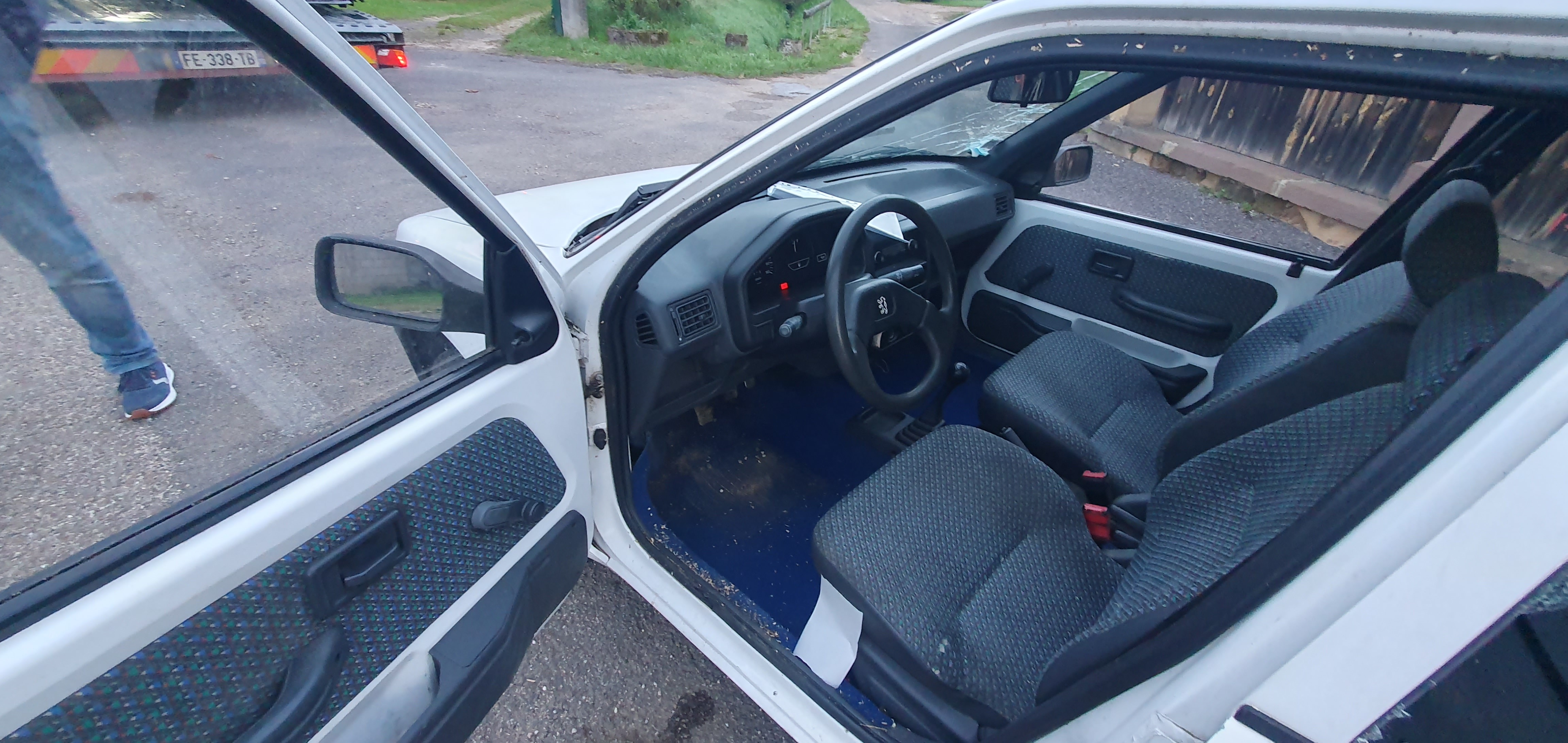 Pare choc arriere pour PEUGEOT 106 PHASE 1 Pare choc arriere pour PEUGEOT 106 PHASE 1