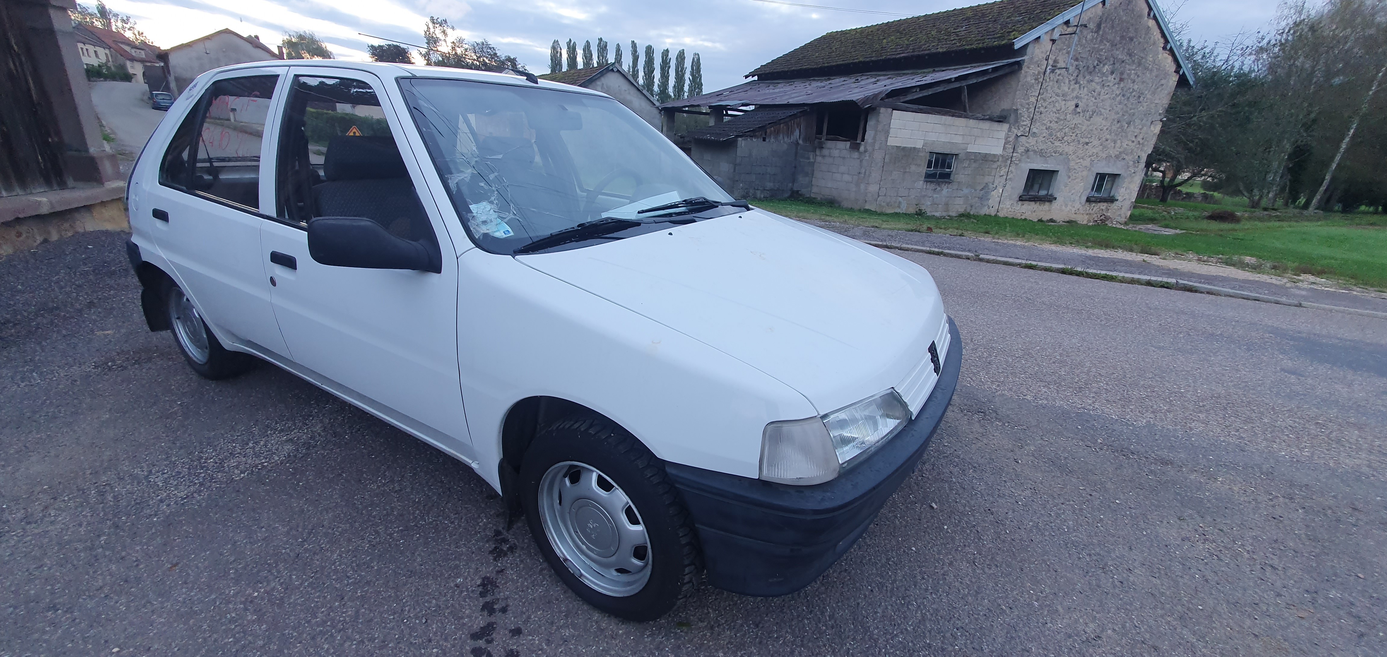 Pare choc arriere pour PEUGEOT 106 PHASE 1 Pare choc arriere pour PEUGEOT 106 PHASE 1