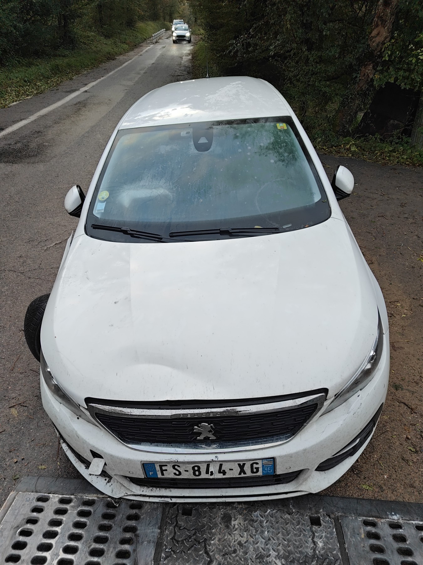Facade autoradio pour PEUGEOT 308 2 SW PHASE 2 BREAK Facade autoradio pour PEUGEOT 308 2 SW PHASE 2 BREAK