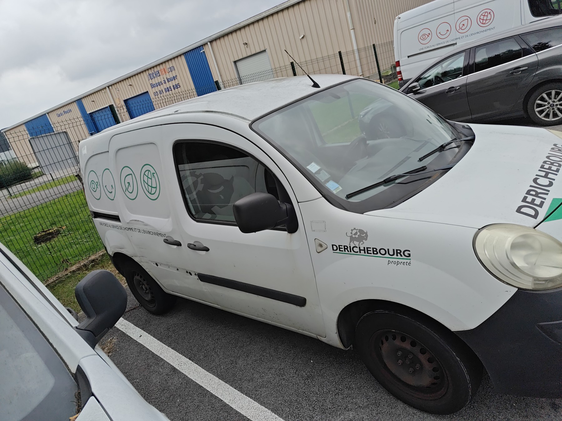 Serrure avant droit pour RENAULT KANGOO 2 PHASE 1 Serrure avant droit pour RENAULT KANGOO 2 PHASE 1
