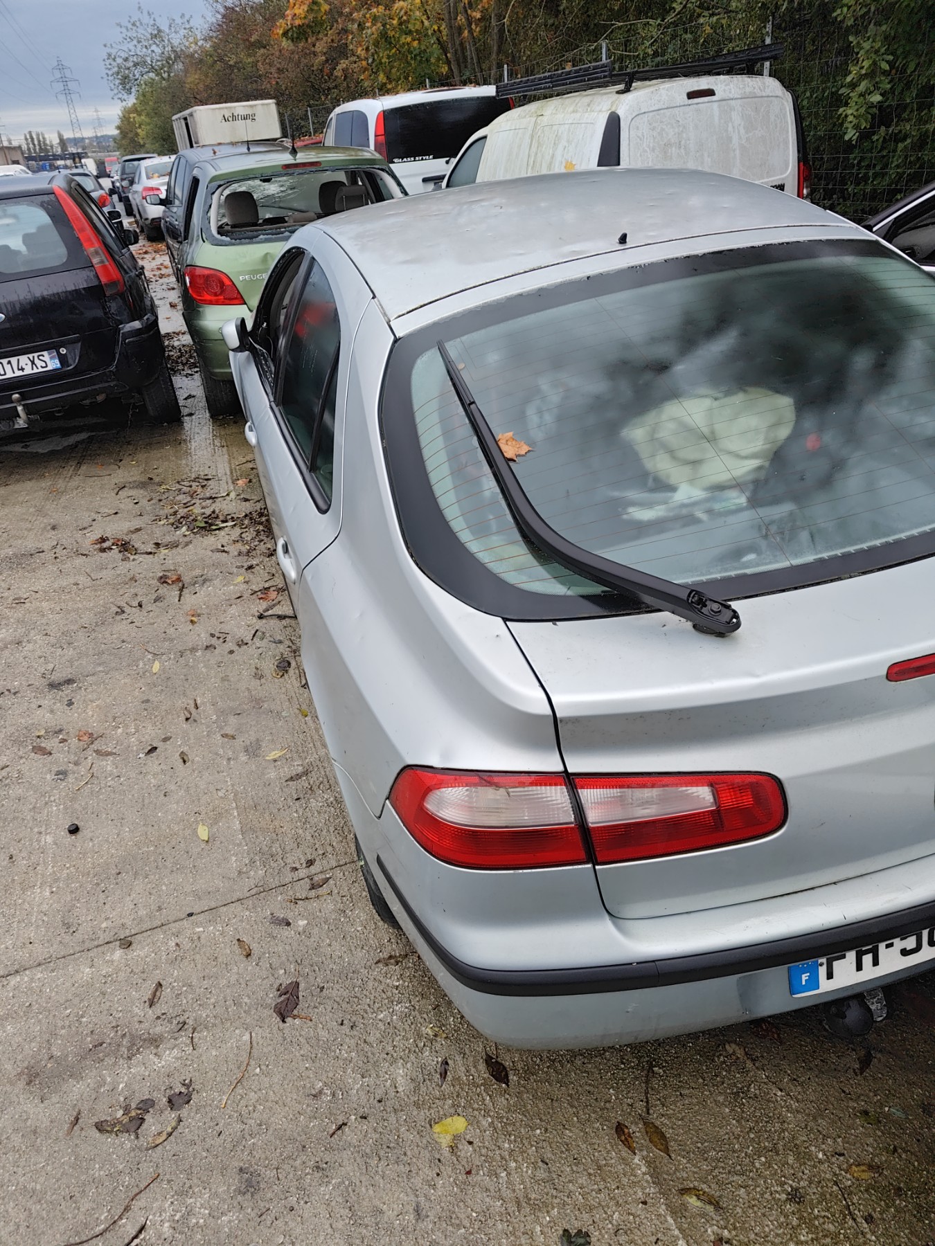 Feu arriere secondaire gauche (feux) pour RENAULT LAGUNA 2 PHASE 1 Feu arriere secondaire gauche (feux) pour RENAULT LAGUNA 2 PHASE 1