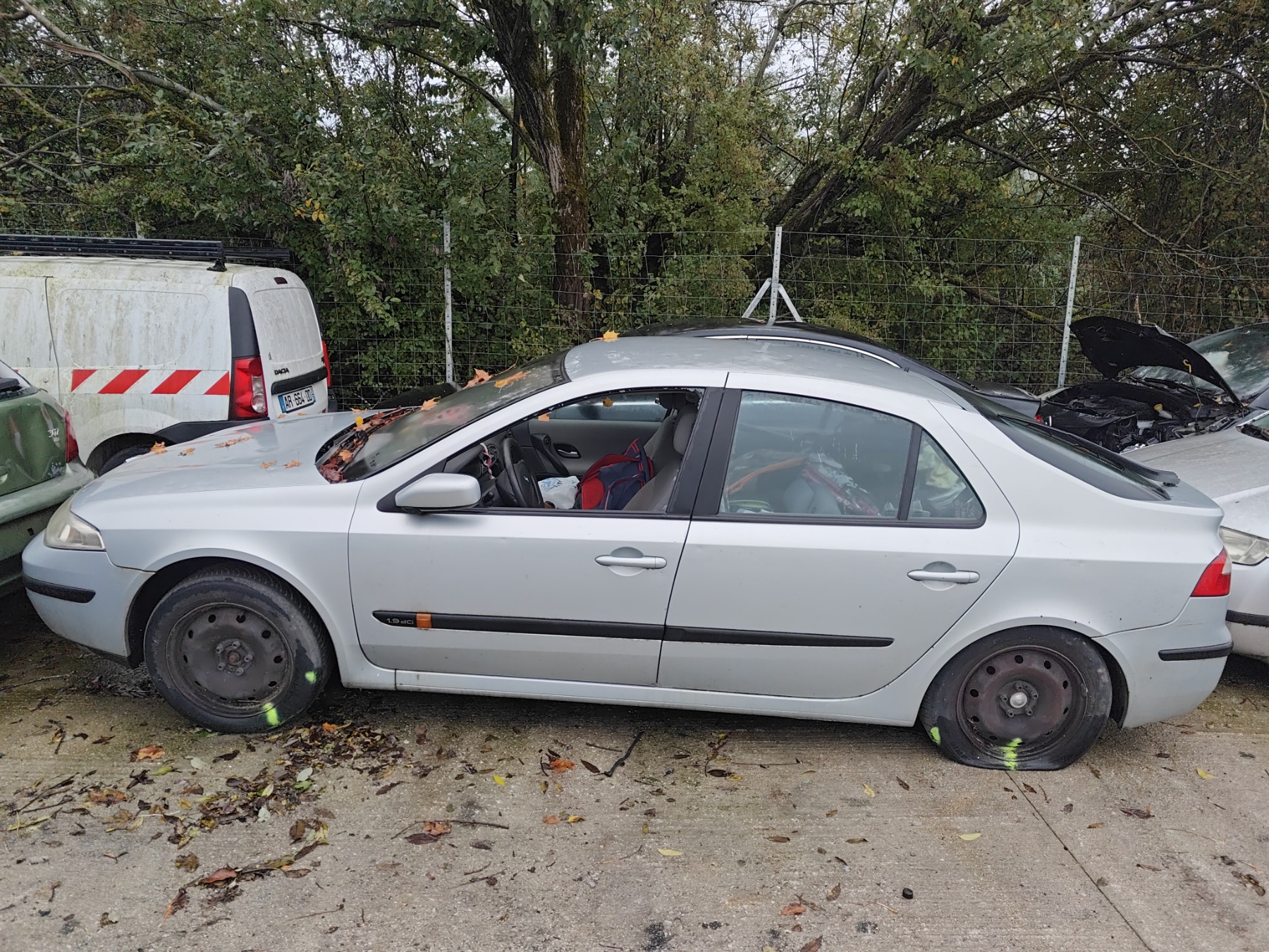 Feu arriere secondaire gauche (feux) pour RENAULT LAGUNA 2 PHASE 1 Feu arriere secondaire gauche (feux) pour RENAULT LAGUNA 2 PHASE 1