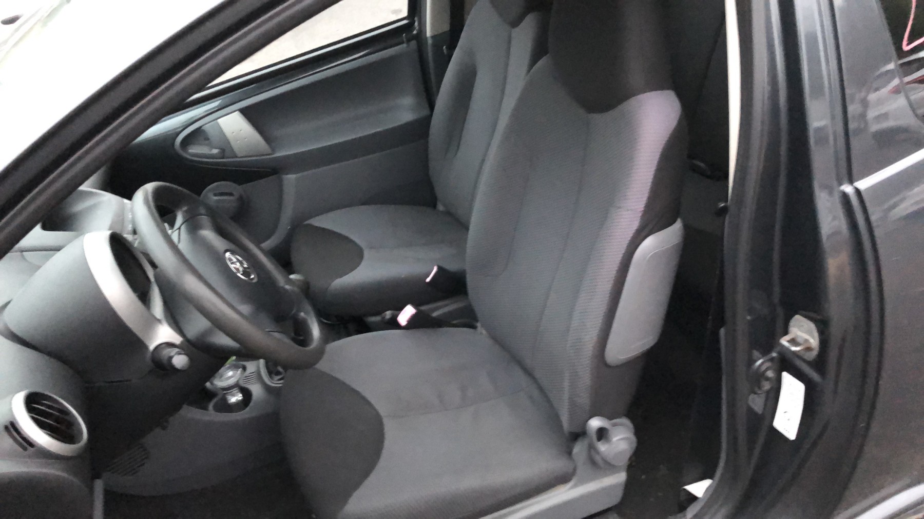 Serrure avant gauche pour TOYOTA AYGO I PHASE 1 Serrure avant gauche pour TOYOTA AYGO I PHASE 1