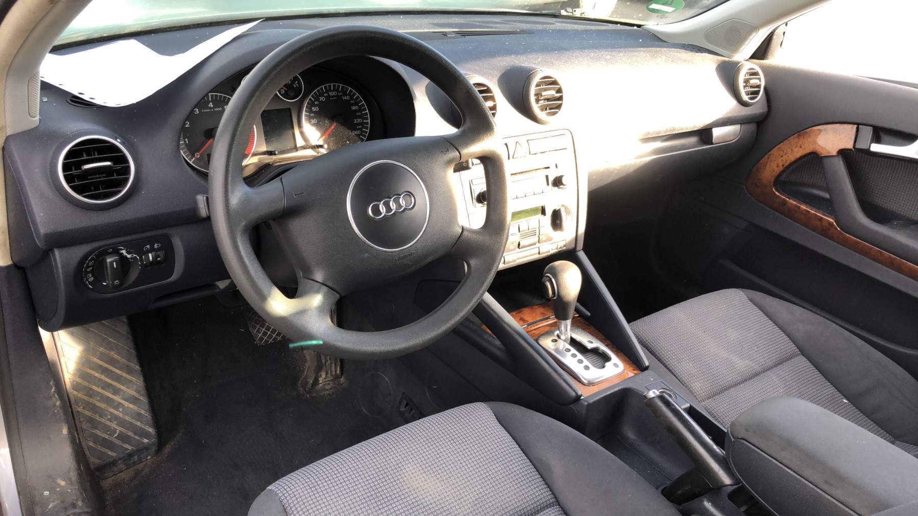 Renfort pare choc avant (traverse) pour AUDI A3 2 PHASE 1 Renfort pare choc avant (traverse) pour AUDI A3 2 PHASE 1