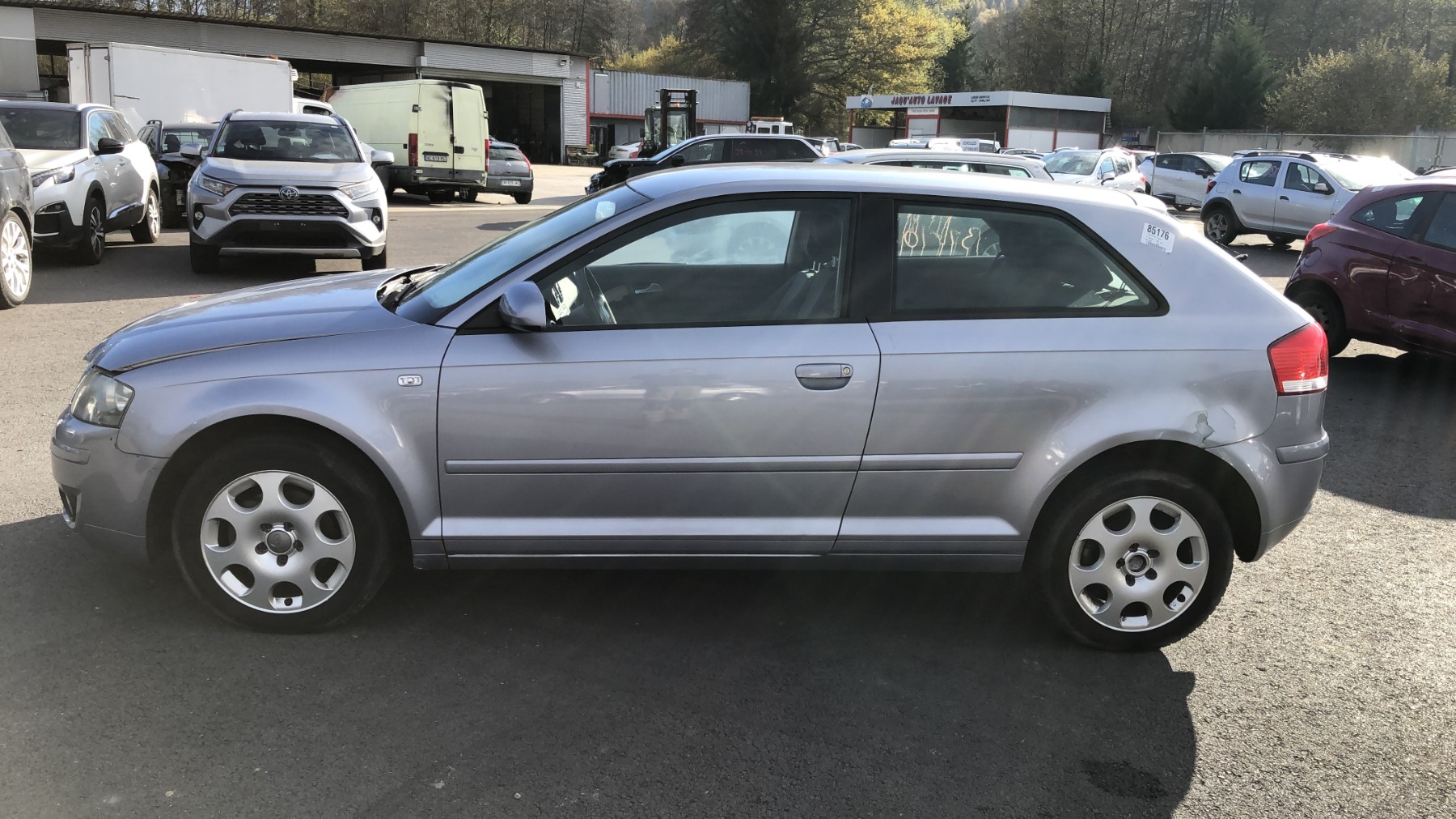Renfort pare choc avant (traverse) pour AUDI A3 2 PHASE 1 Renfort pare choc avant (traverse) pour AUDI A3 2 PHASE 1