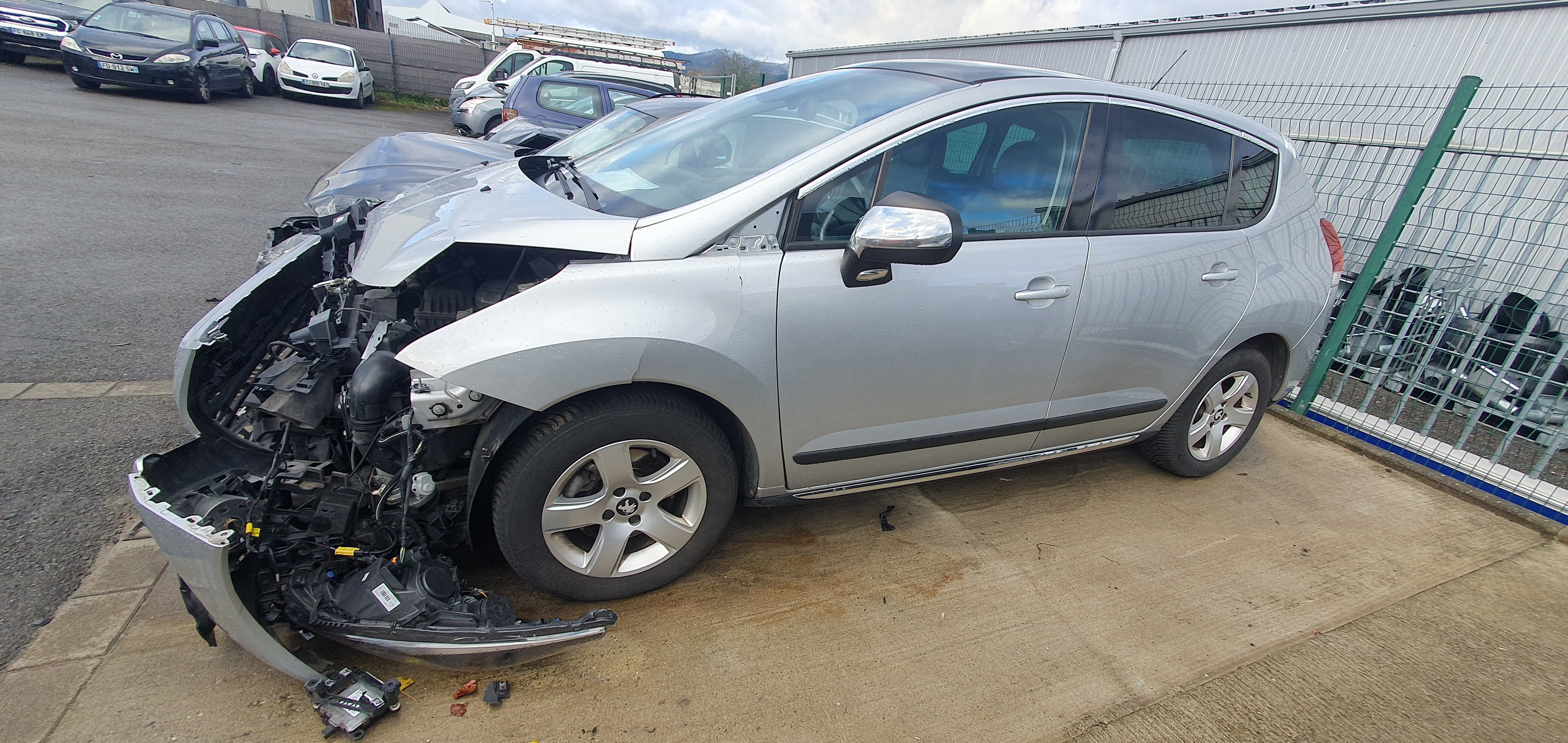 Feu arriere secondaire gauche (feux) pour PEUGEOT 3008 1 PHASE 2 Feu arriere secondaire gauche (feux) pour PEUGEOT 3008 1 PHASE 2