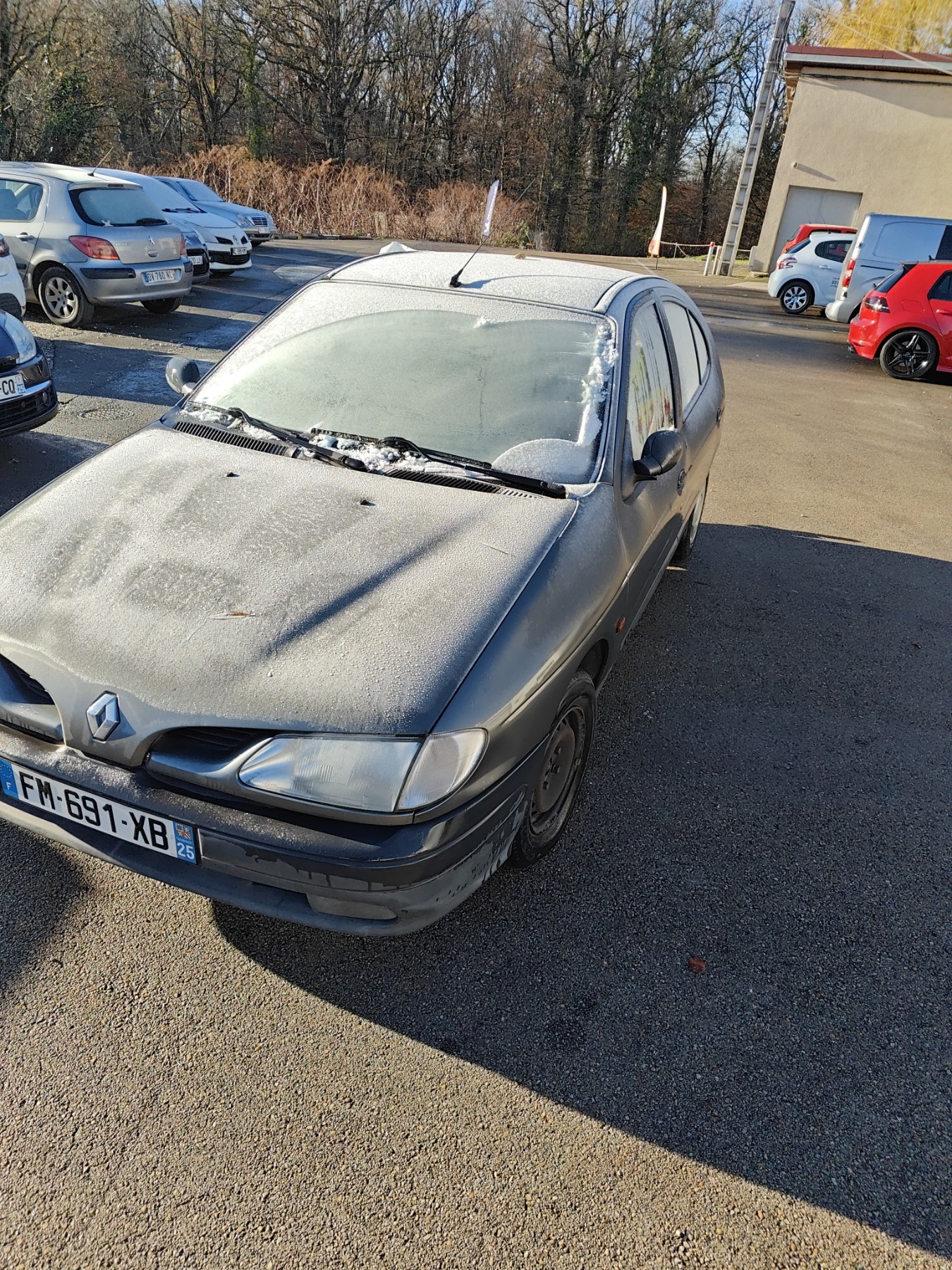 Pivot de moyeu avant gauche pour RENAULT MEGANE 1 PHASE 1 Pivot de moyeu avant gauche pour RENAULT MEGANE 1 PHASE 1