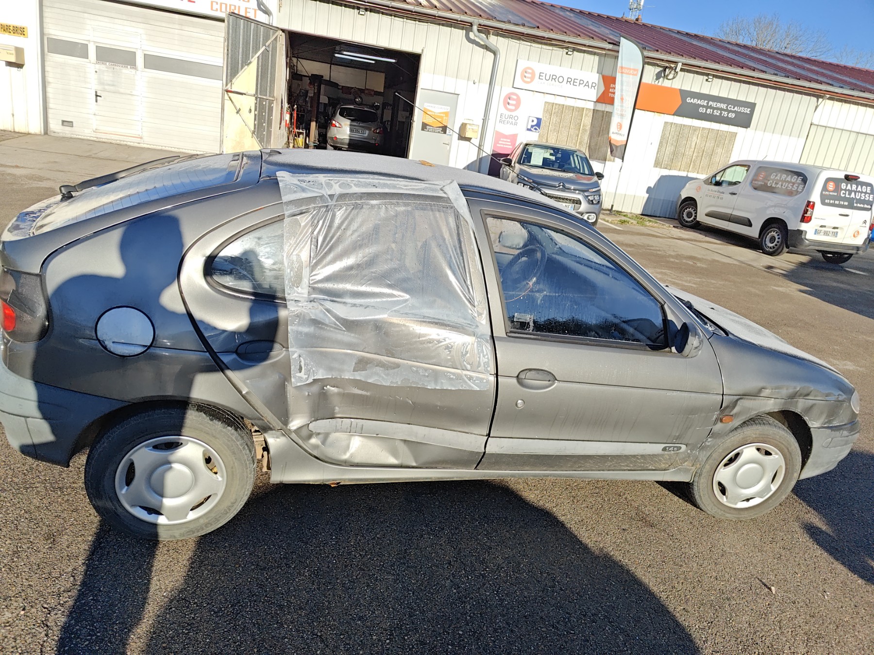 Pivot de moyeu avant gauche pour RENAULT MEGANE 1 PHASE 1 Pivot de moyeu avant gauche pour RENAULT MEGANE 1 PHASE 1