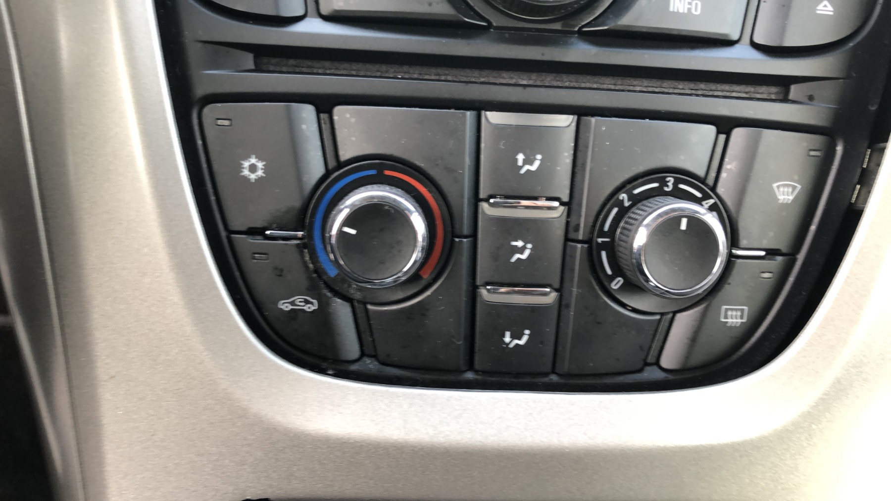 Aile avant gauche pour OPEL ASTRA J PHASE 2 Aile avant gauche pour OPEL ASTRA J PHASE 2