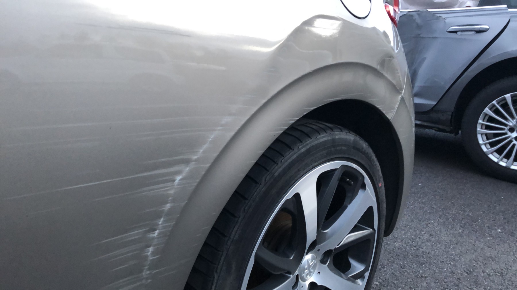 Porte avant gauche pour PEUGEOT 208 1 PHASE 1 Porte avant gauche pour PEUGEOT 208 1 PHASE 1
