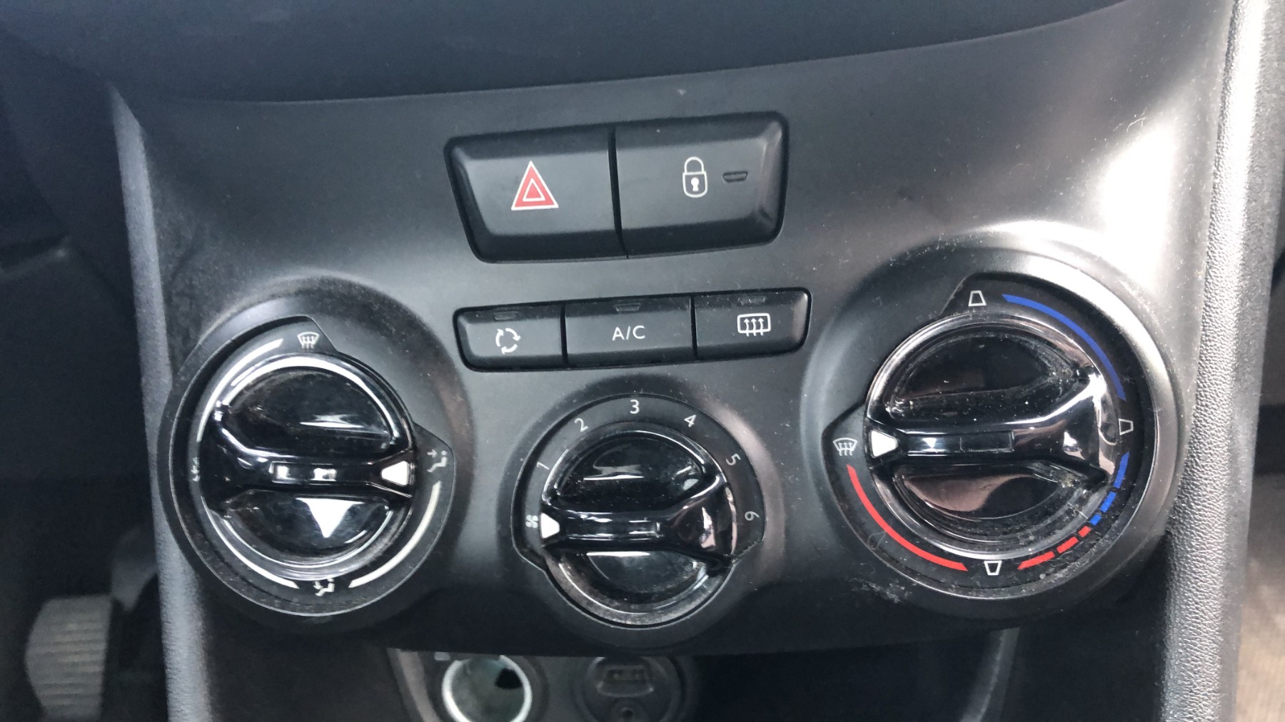 Leve vitre mecanique arriere droit pour PEUGEOT 208 1 PHASE 1 Leve vitre mecanique arriere droit pour PEUGEOT 208 1 PHASE 1