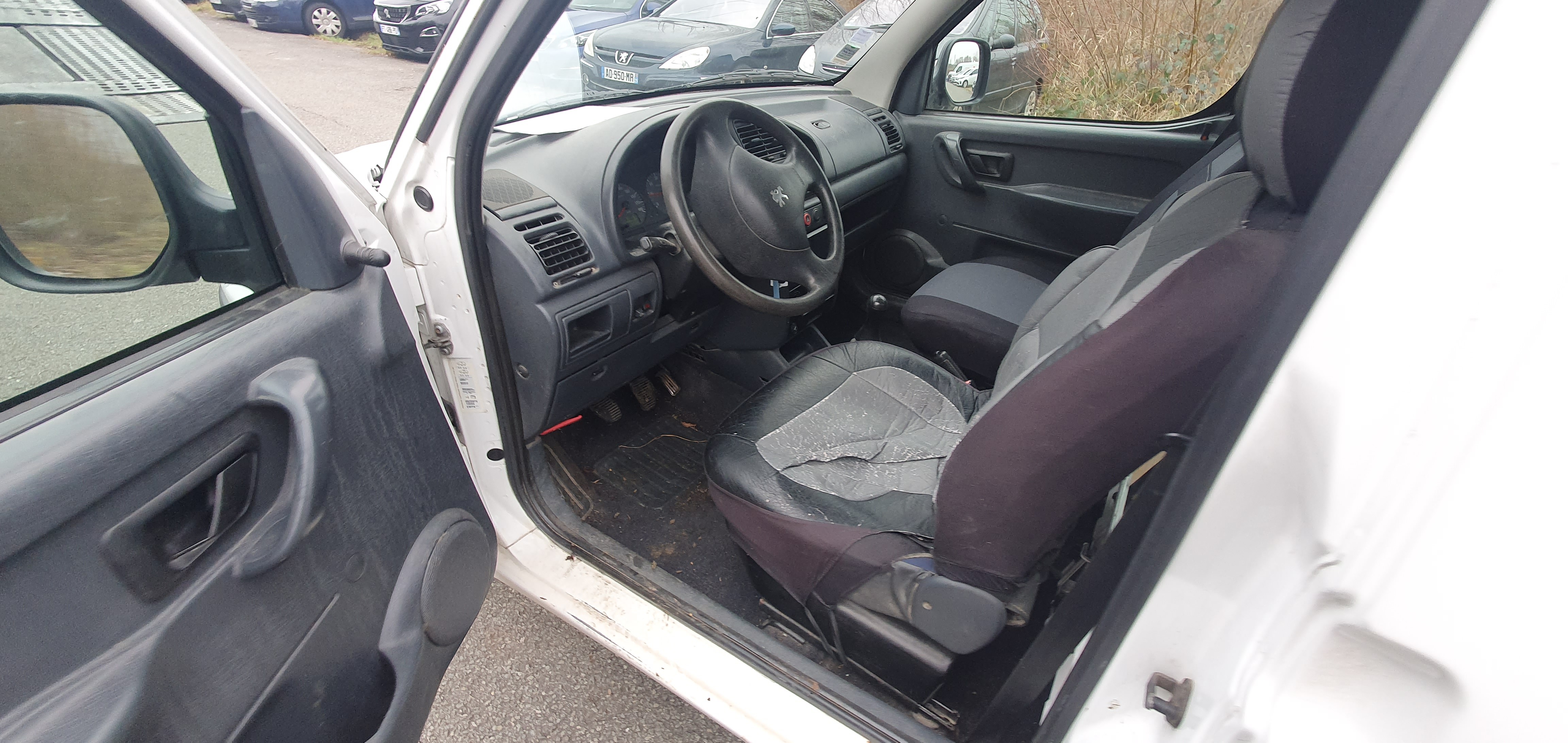 Vitre avant gauche pour PEUGEOT PARTNER 1 PHASE 1 Vitre avant gauche pour PEUGEOT PARTNER 1 PHASE 1