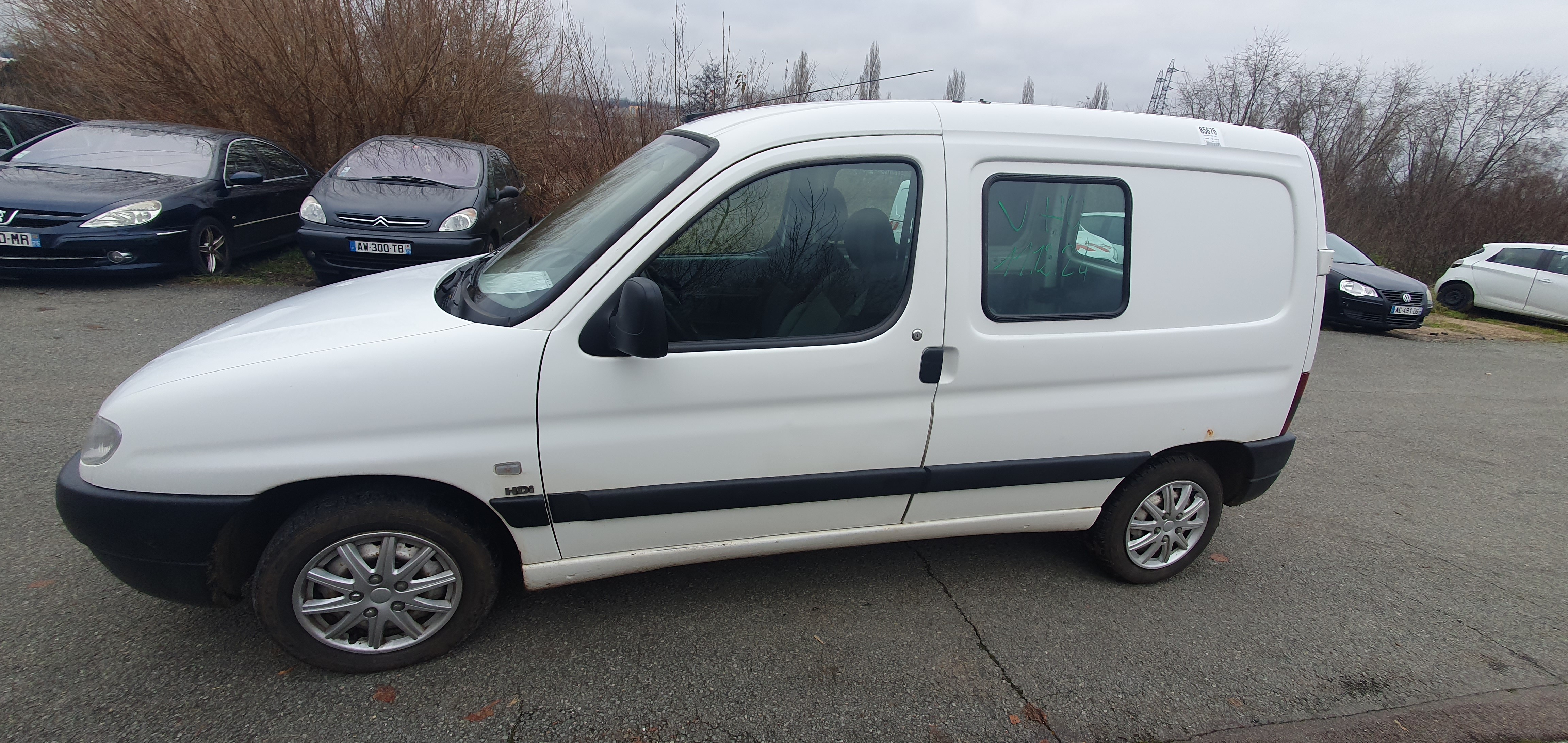 Vitre avant gauche pour PEUGEOT PARTNER 1 PHASE 1 Vitre avant gauche pour PEUGEOT PARTNER 1 PHASE 1