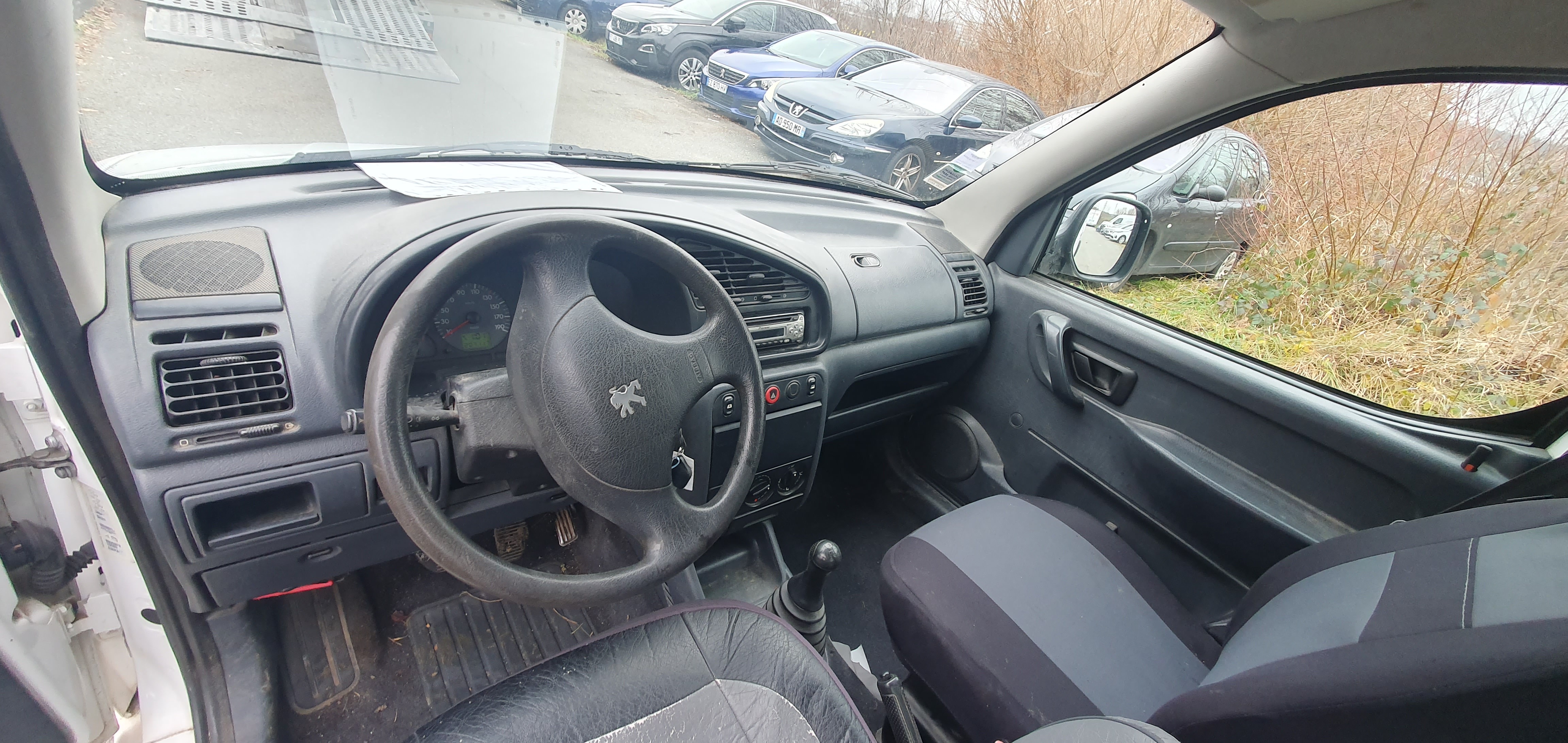 Vitre avant gauche pour PEUGEOT PARTNER 1 PHASE 1 Vitre avant gauche pour PEUGEOT PARTNER 1 PHASE 1
