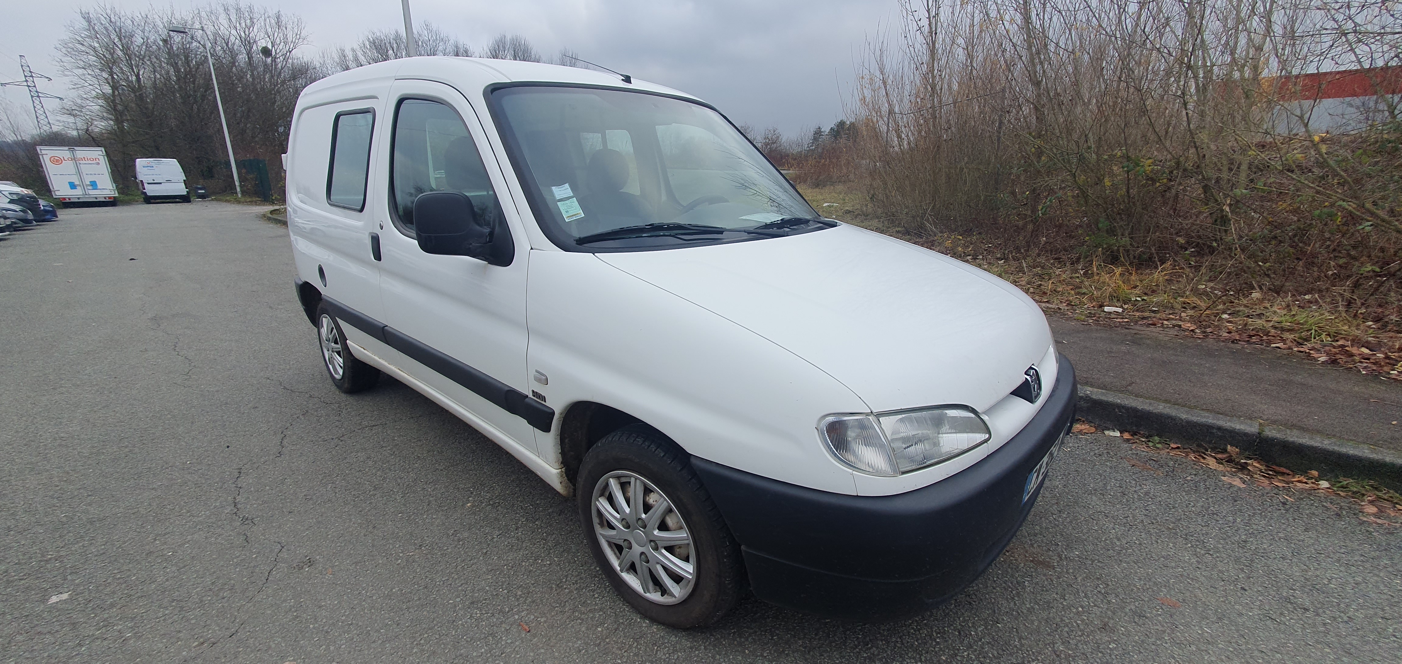 Vitre avant gauche pour PEUGEOT PARTNER 1 PHASE 1 Vitre avant gauche pour PEUGEOT PARTNER 1 PHASE 1