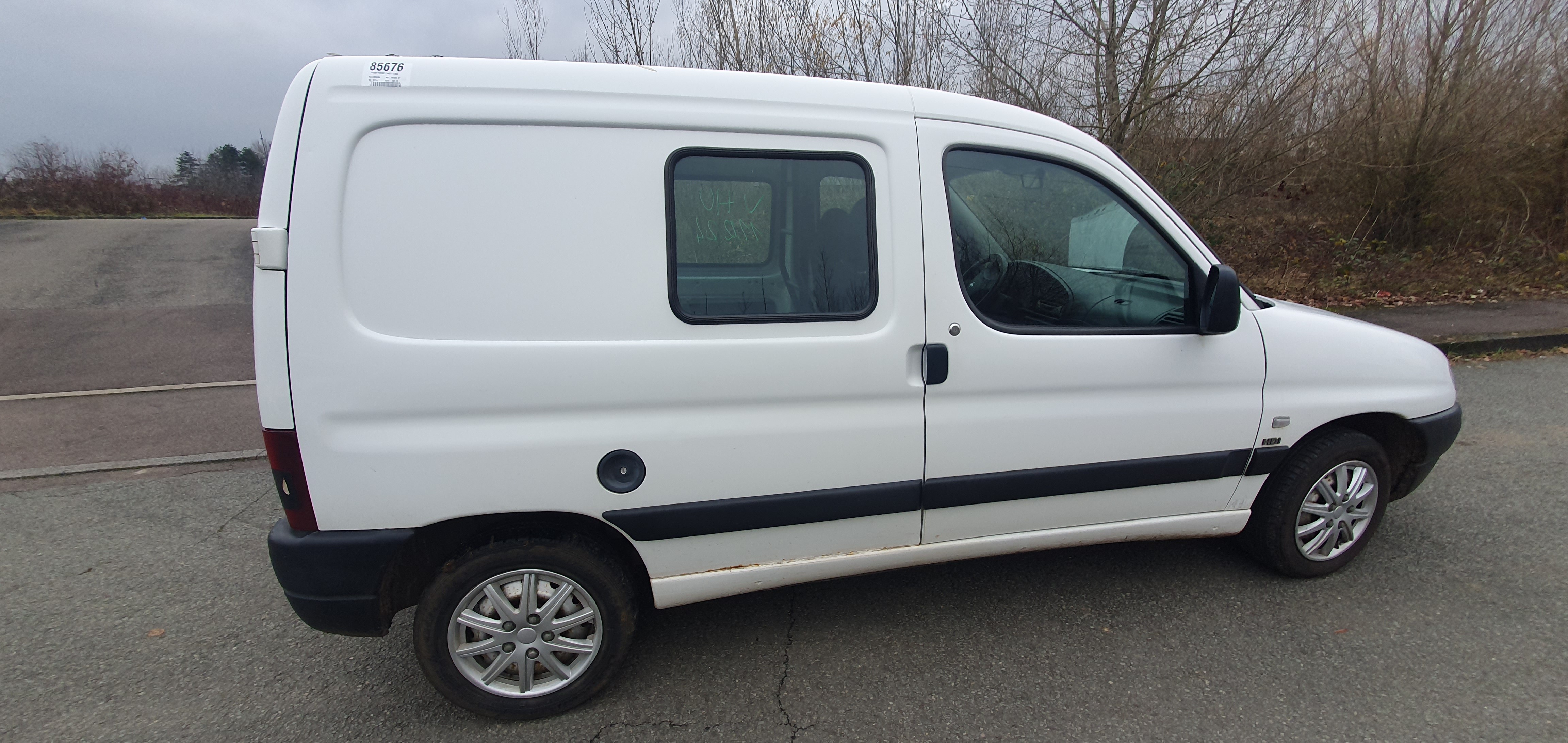 Vitre avant gauche pour PEUGEOT PARTNER 1 PHASE 1 Vitre avant gauche pour PEUGEOT PARTNER 1 PHASE 1