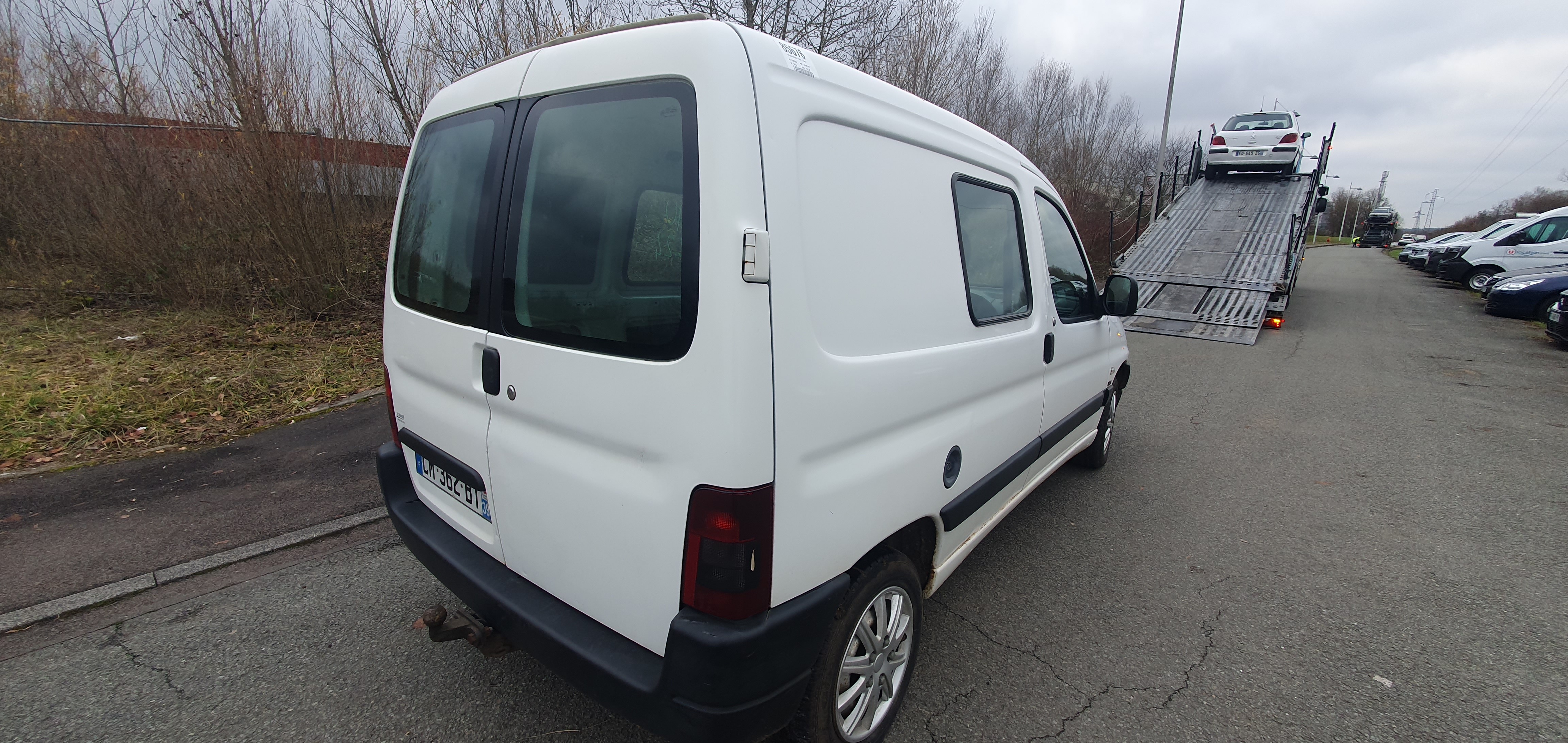 Vitre avant gauche pour PEUGEOT PARTNER 1 PHASE 1 Vitre avant gauche pour PEUGEOT PARTNER 1 PHASE 1