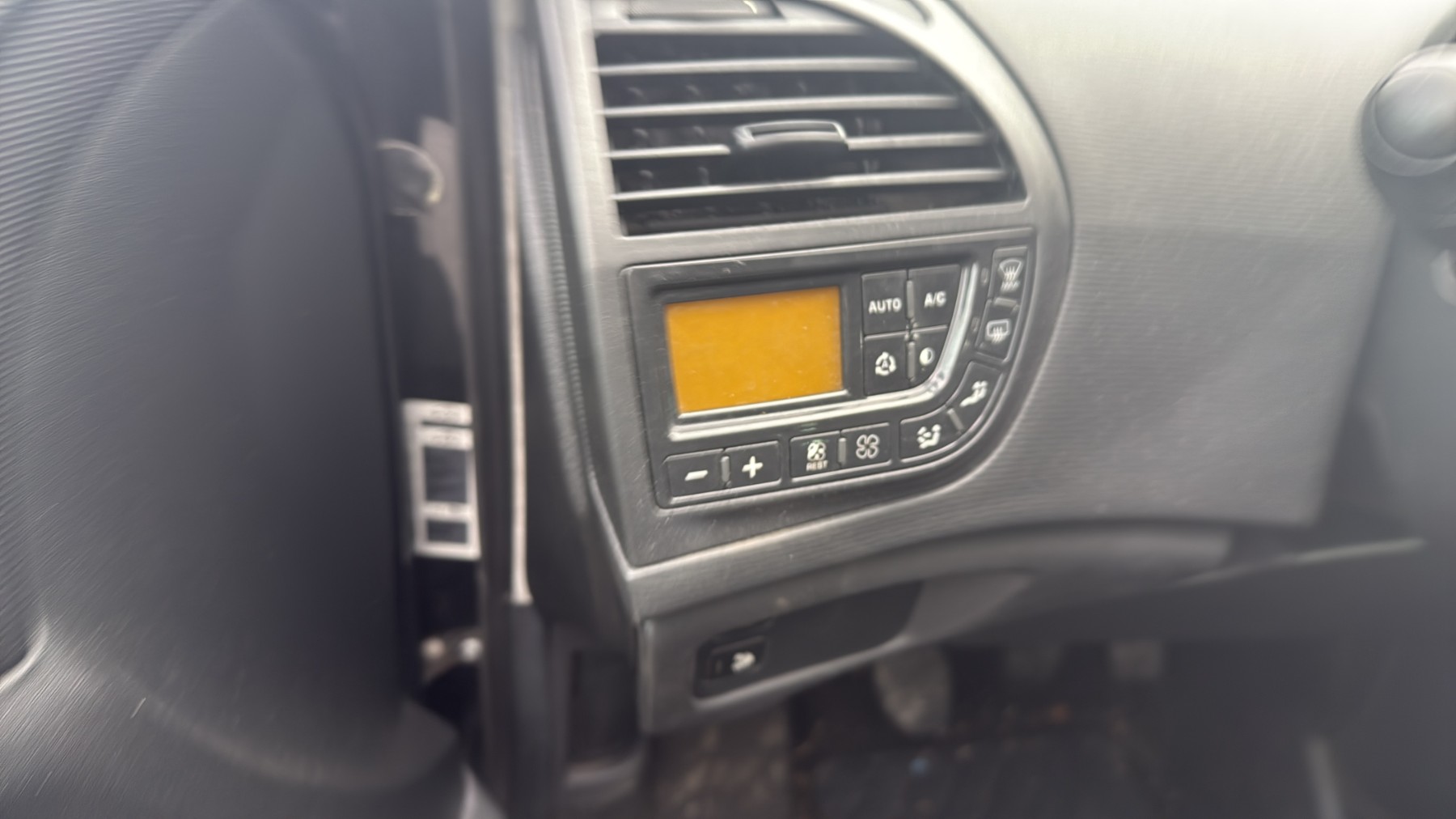 Optique avant principal gauche (feux)(phare) pour CITROEN C4 PICASSO 1 Optique avant principal gauche (feux)(phare) pour CITROEN C4 PICASSO 1