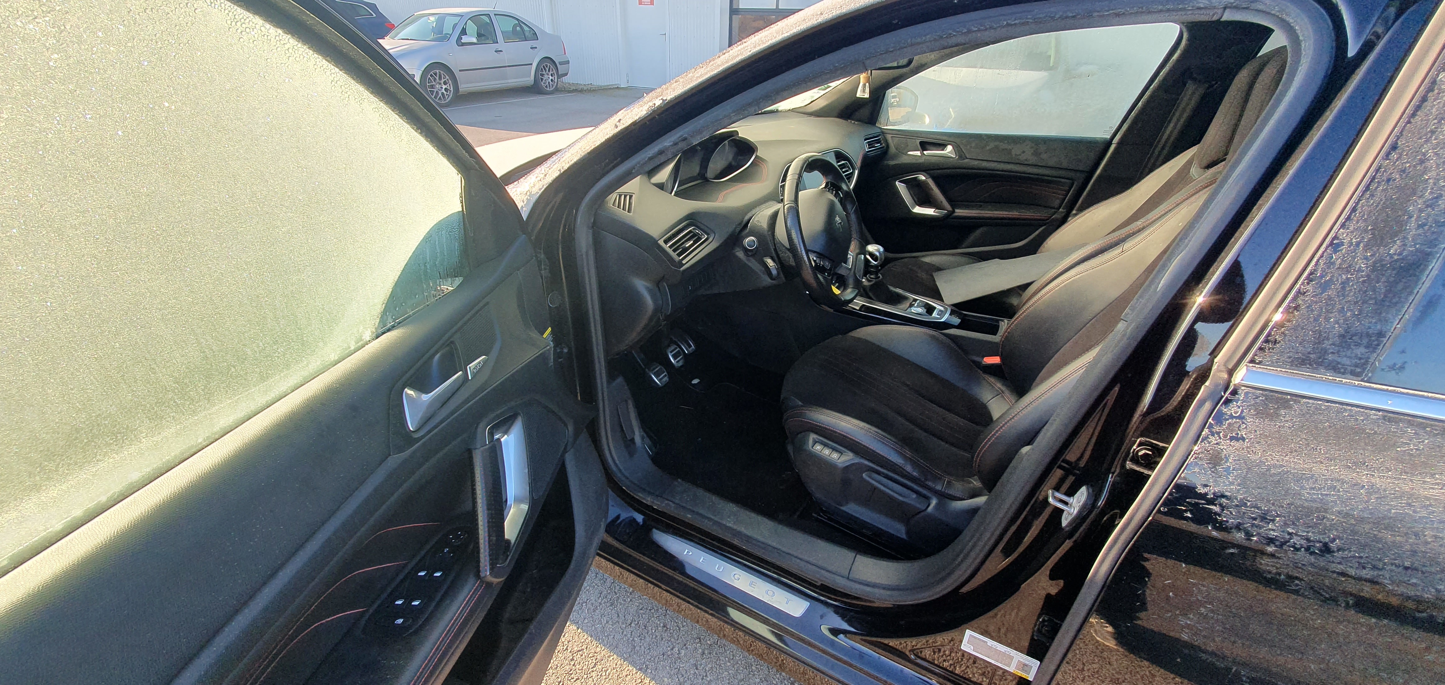 Volant pour PEUGEOT 308 2 SW PHASE 1 BREAK Volant pour PEUGEOT 308 2 SW PHASE 1 BREAK
