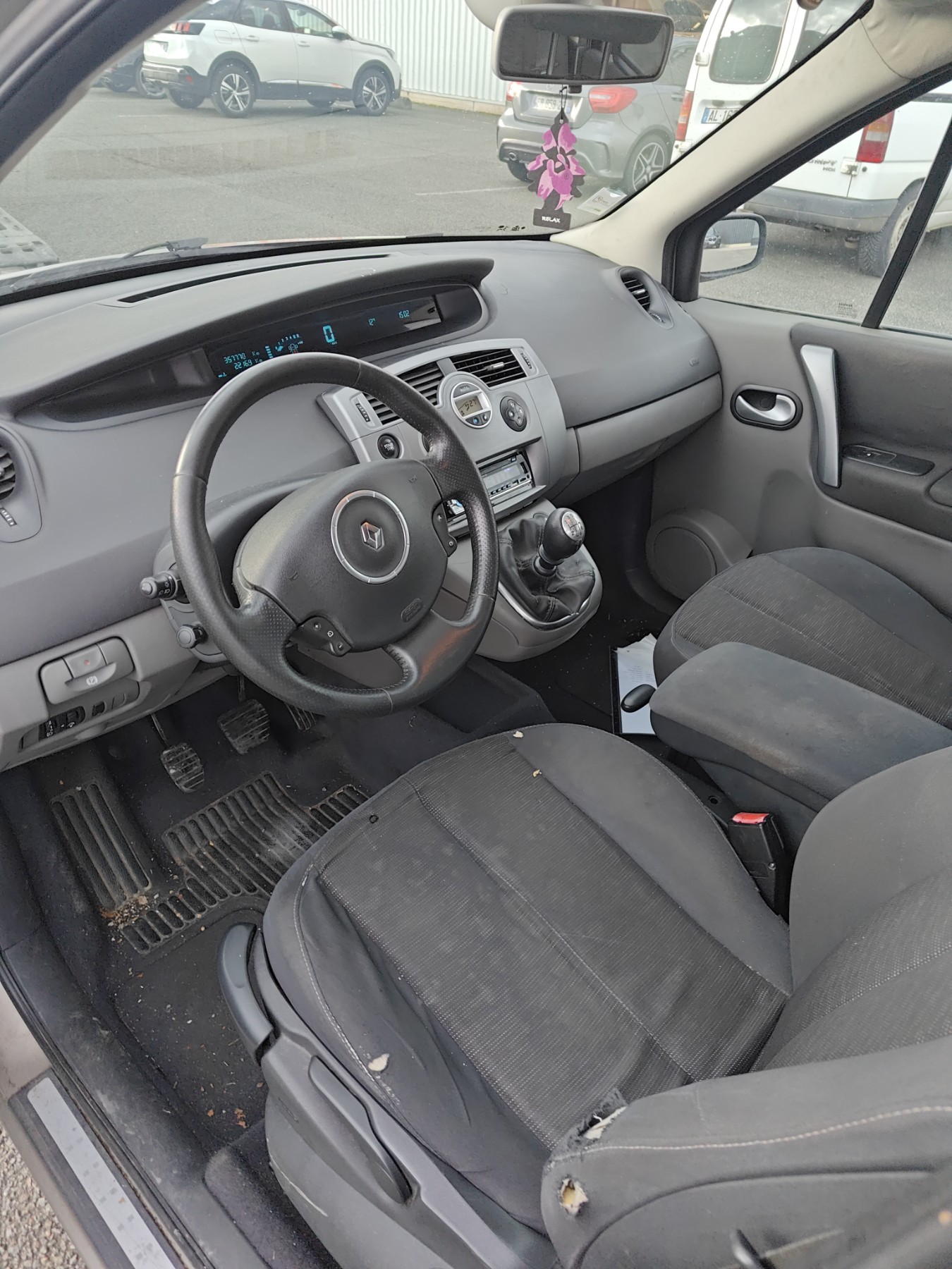 Feu arriere principal droit (feux) pour RENAULT SCENIC 2 PHASE 2 Feu arriere principal droit (feux) pour RENAULT SCENIC 2 PHASE 2