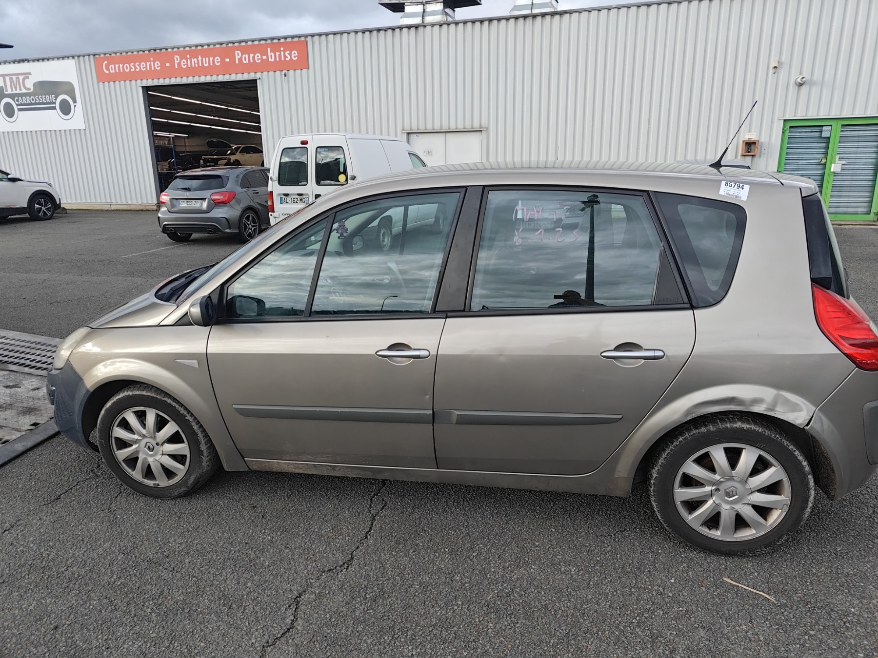 Feu arriere principal droit (feux) pour RENAULT SCENIC 2 PHASE 2 Feu arriere principal droit (feux) pour RENAULT SCENIC 2 PHASE 2