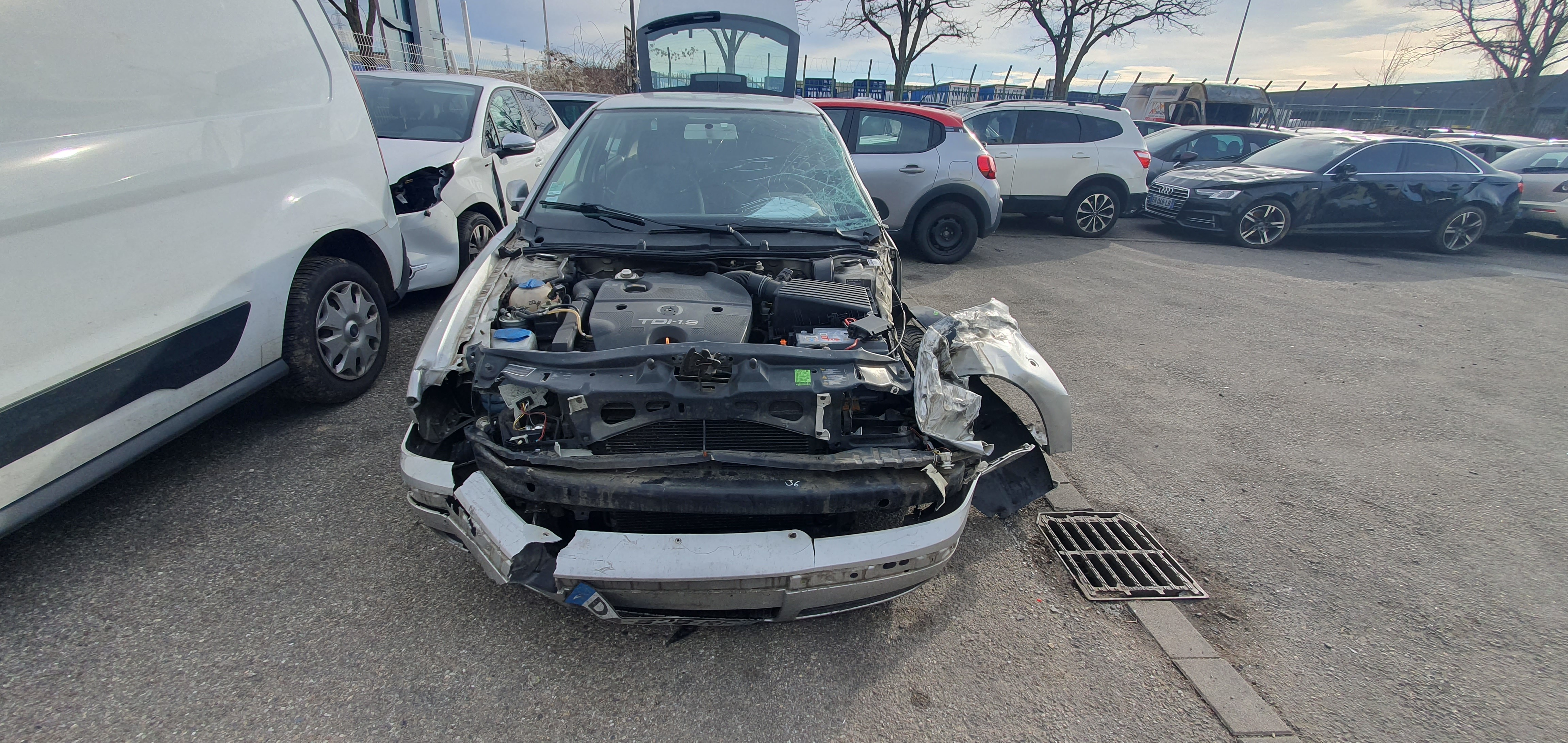 Feu arriere principal gauche (feux) pour SKODA OCTAVIA 1 PHASE 2 Feu arriere principal gauche (feux) pour SKODA OCTAVIA 1 PHASE 2