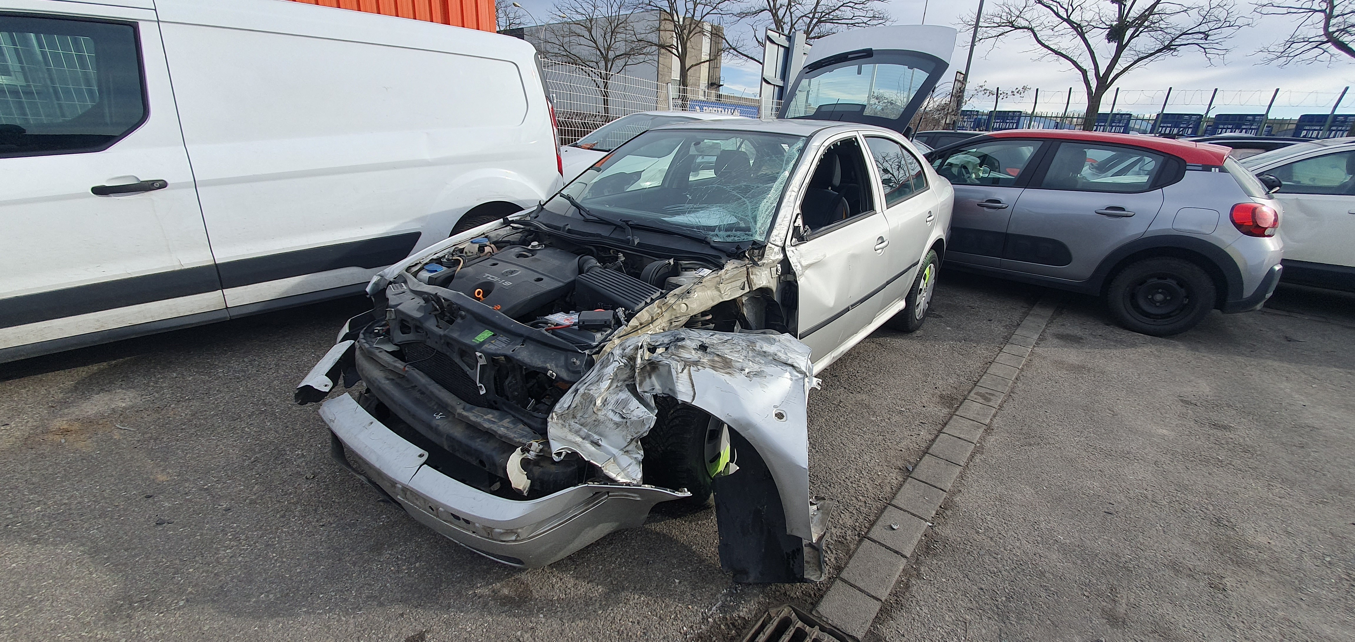 Feu arriere principal gauche (feux) pour SKODA OCTAVIA 1 PHASE 2 Feu arriere principal gauche (feux) pour SKODA OCTAVIA 1 PHASE 2