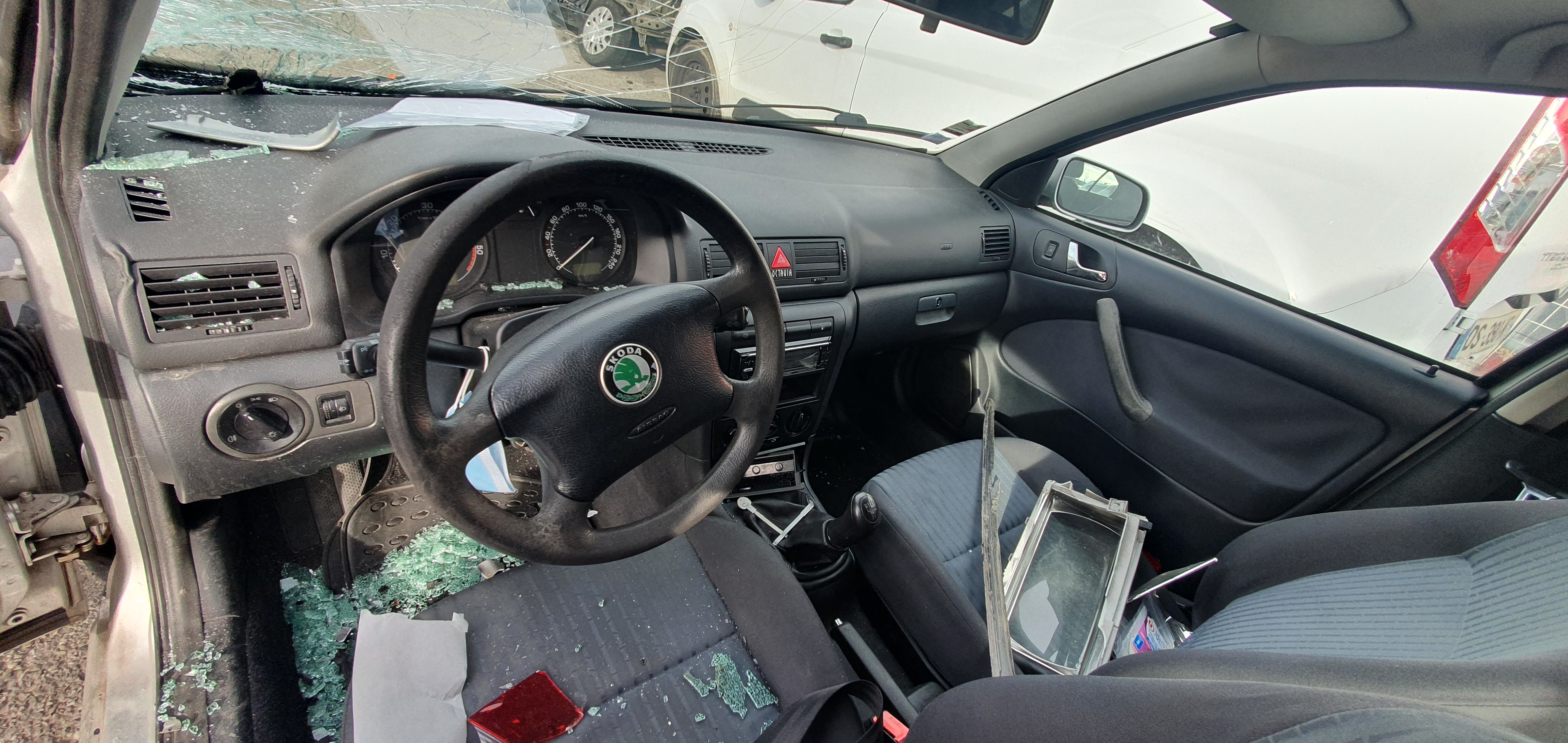 Feu arriere principal gauche (feux) pour SKODA OCTAVIA 1 PHASE 2 Feu arriere principal gauche (feux) pour SKODA OCTAVIA 1 PHASE 2