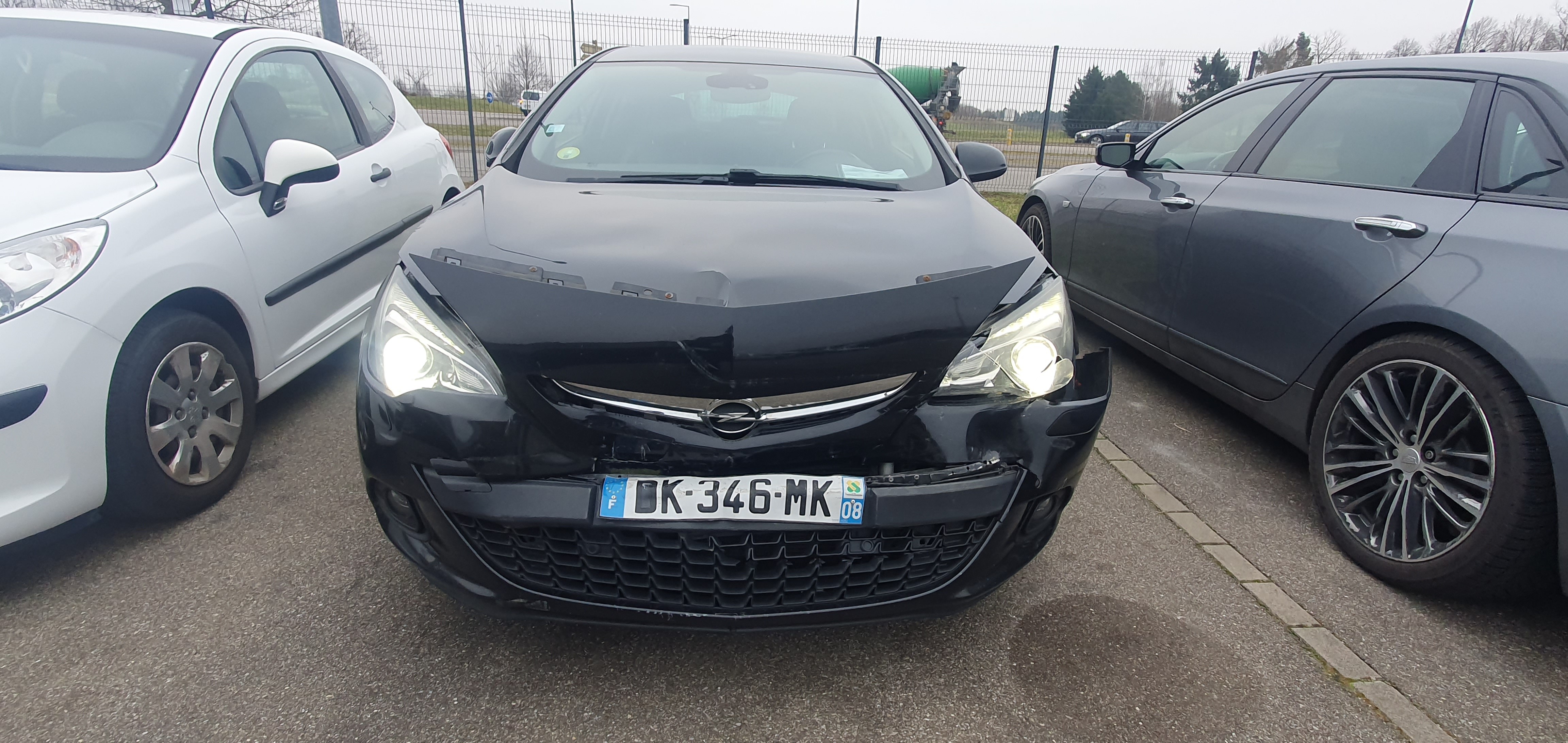Facade autoradio pour OPEL ASTRA J GTC Facade autoradio pour OPEL ASTRA J GTC