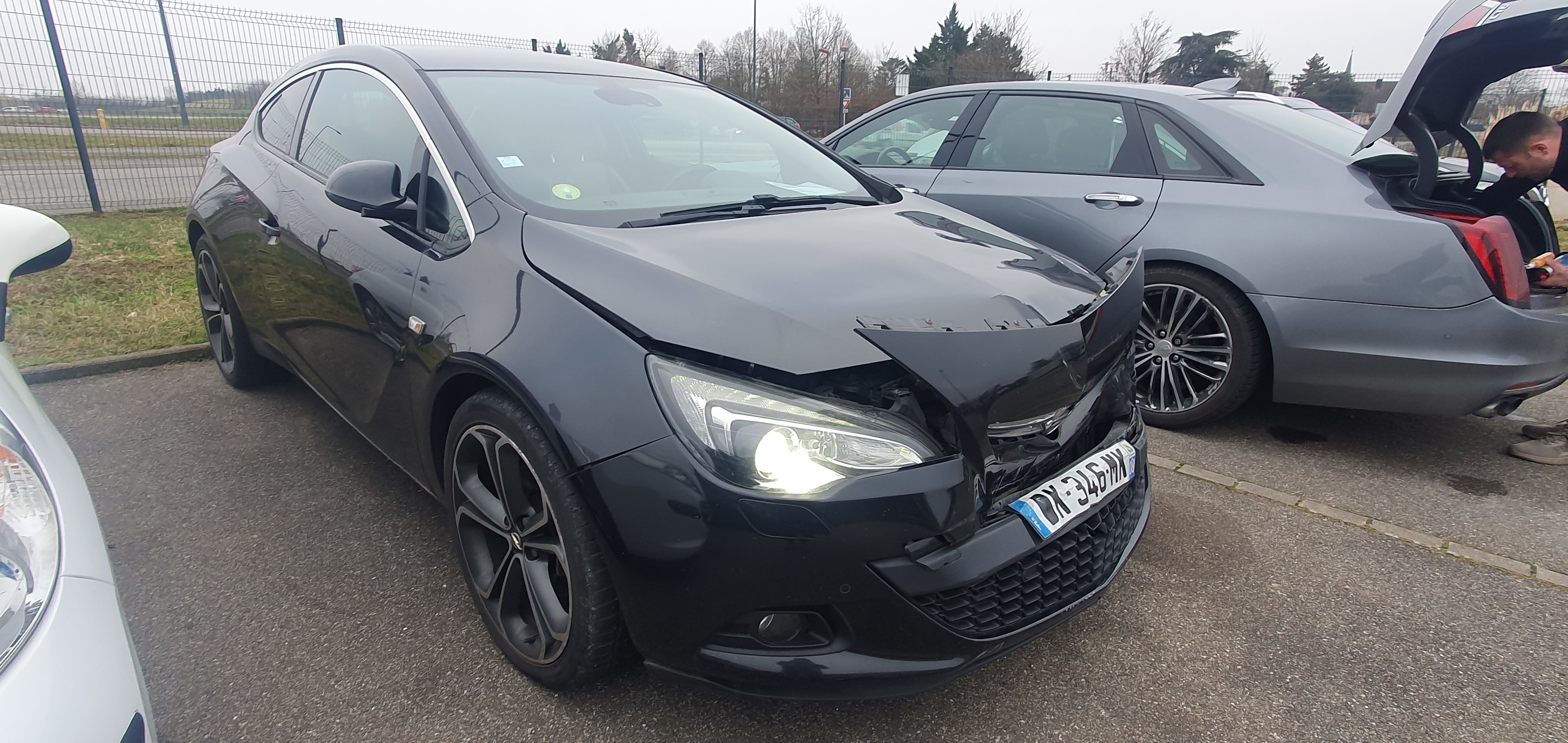 Facade autoradio pour OPEL ASTRA J GTC Facade autoradio pour OPEL ASTRA J GTC