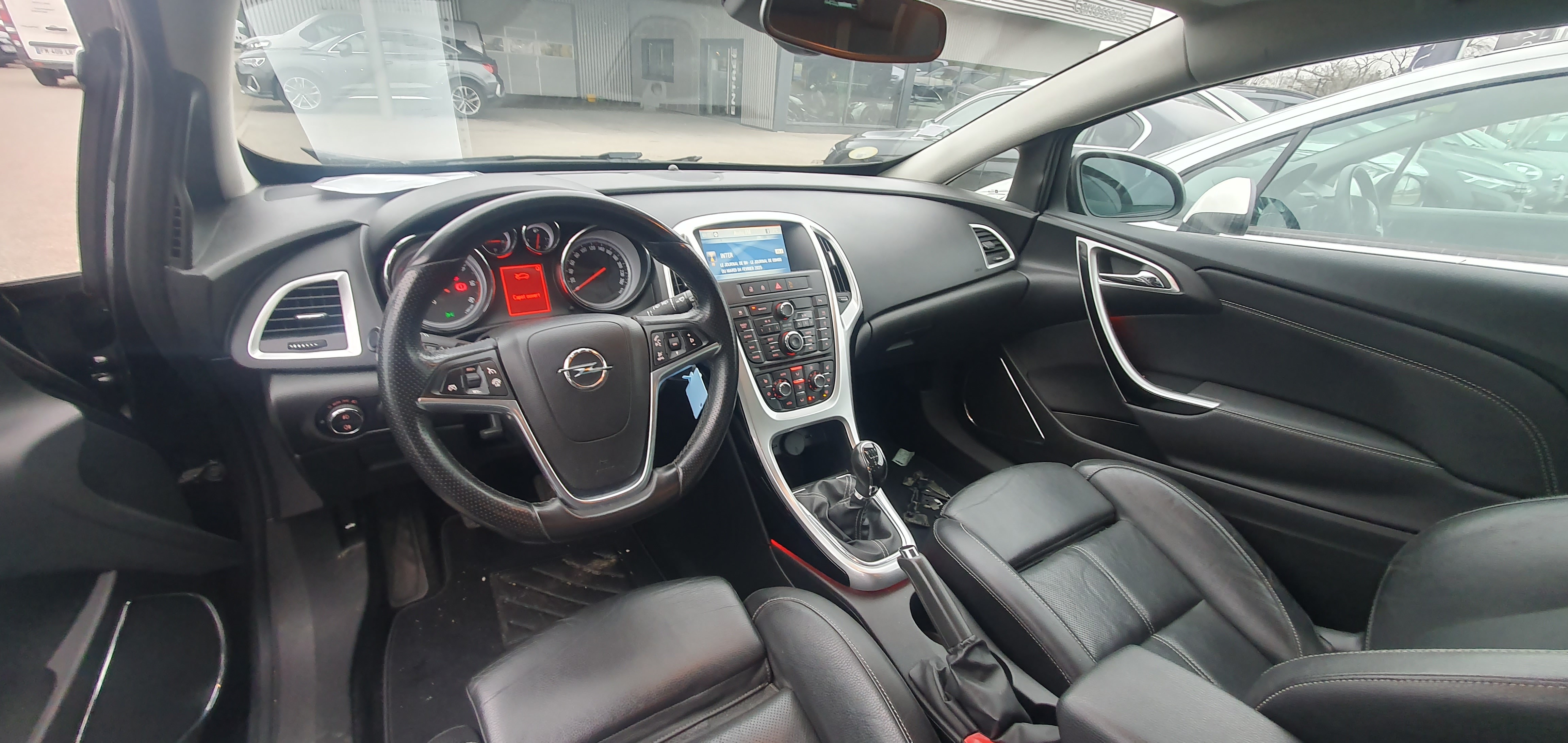 Facade autoradio pour OPEL ASTRA J GTC Facade autoradio pour OPEL ASTRA J GTC