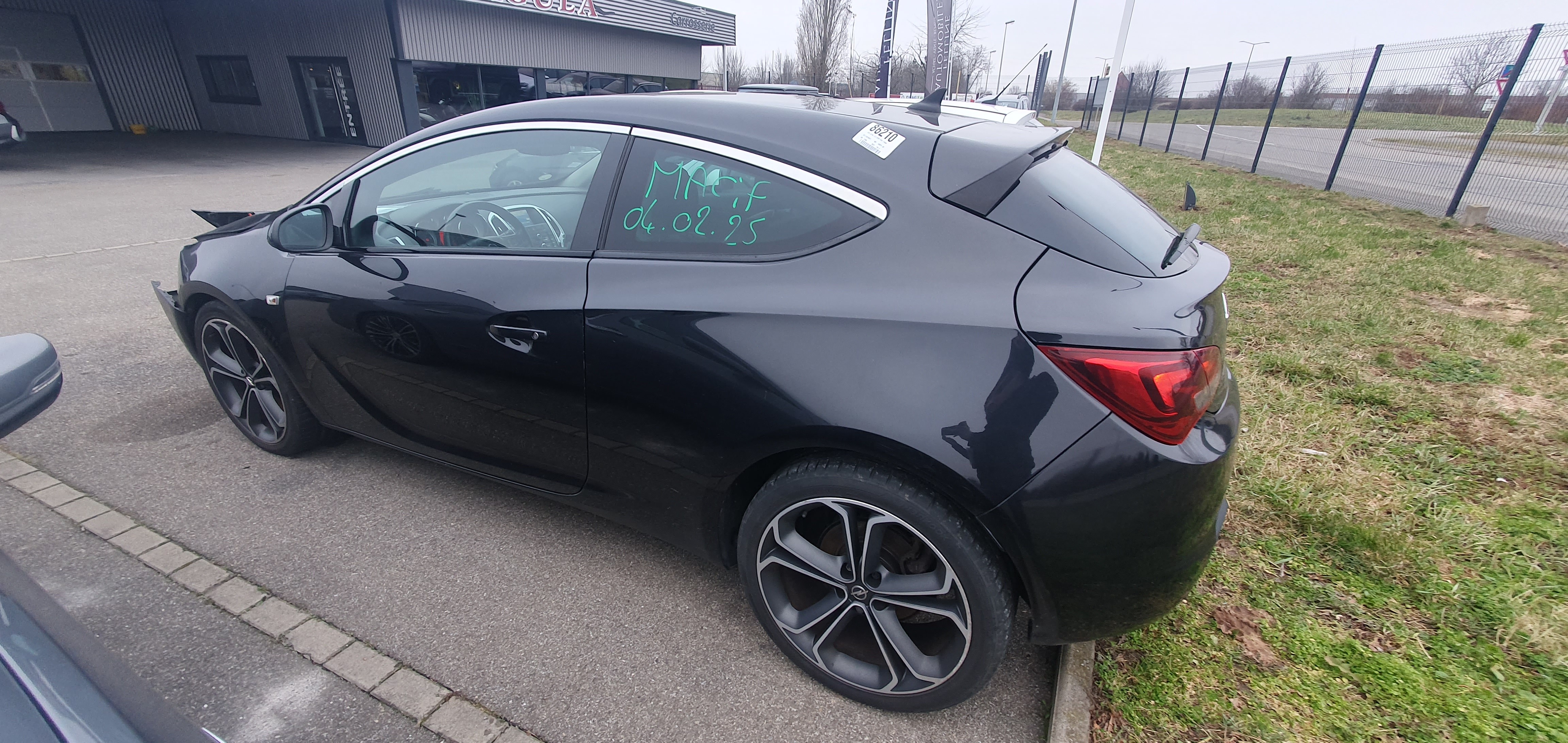 Facade autoradio pour OPEL ASTRA J GTC Facade autoradio pour OPEL ASTRA J GTC