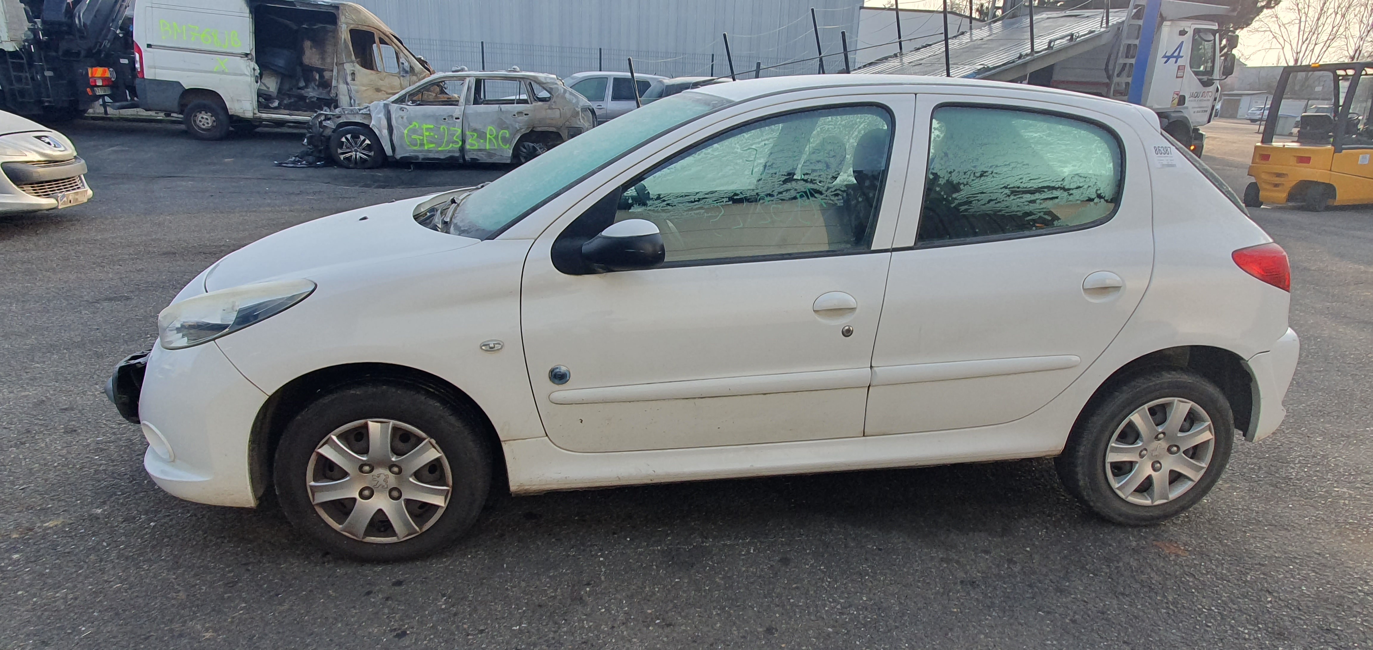 Pivot de moyeu avant gauche pour PEUGEOT 206+ Pivot de moyeu avant gauche pour PEUGEOT 206+