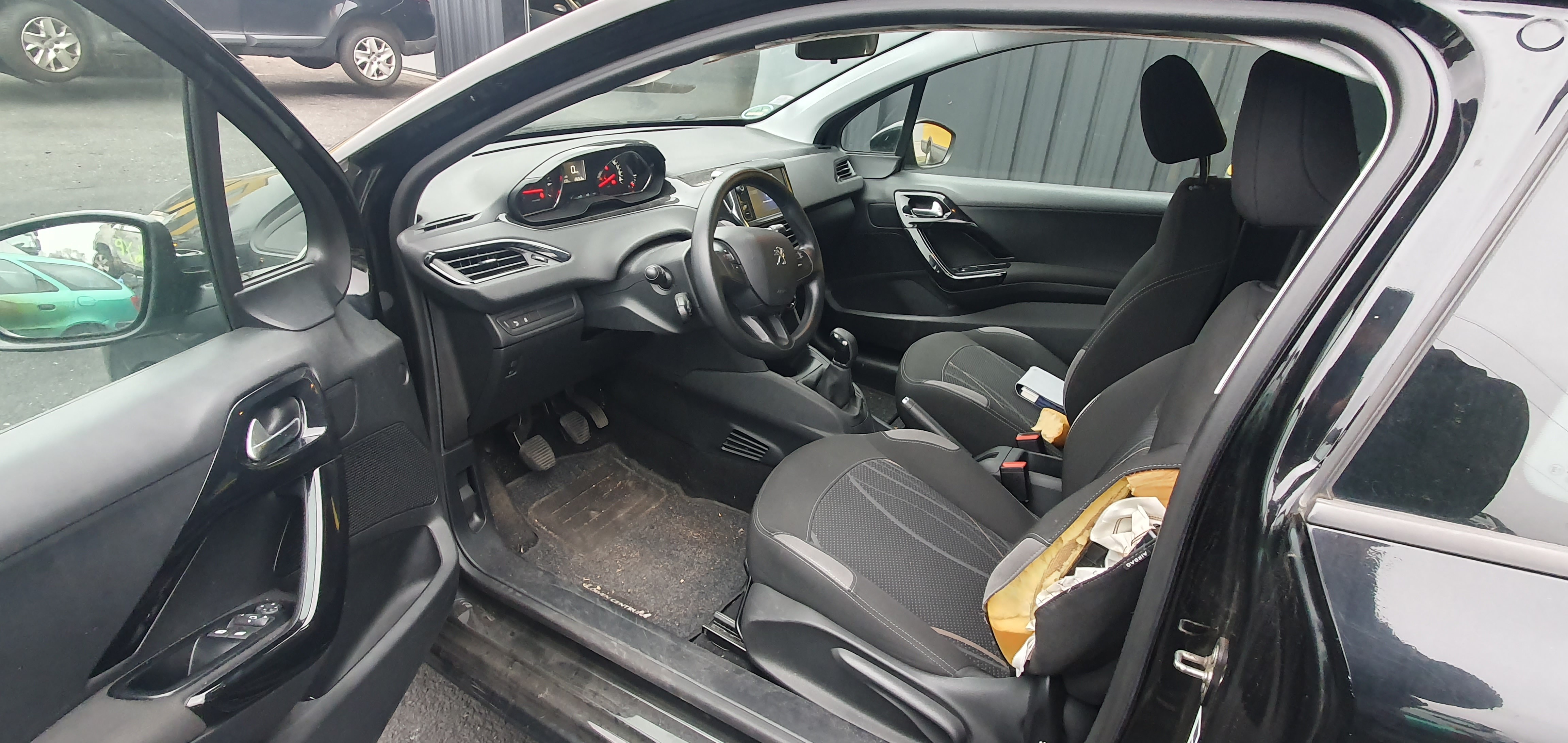 Porte avant gauche pour PEUGEOT 208 1 PHASE 1 Porte avant gauche pour PEUGEOT 208 1 PHASE 1